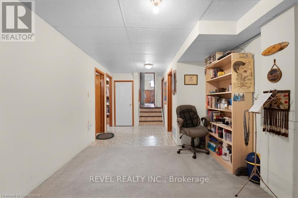 7994 Oakridge Drive, Niagara Falls, Ontario  L2H 2W1 - Photo 34 - X12091521