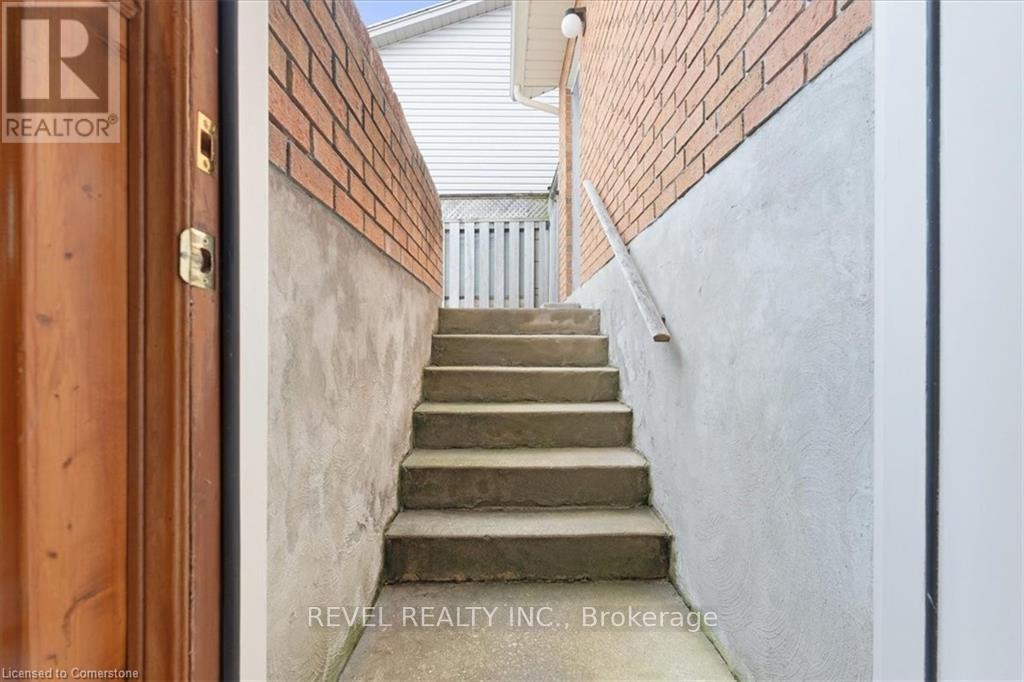 7994 Oakridge Drive, Niagara Falls, Ontario  L2H 2W1 - Photo 37 - X12091521
