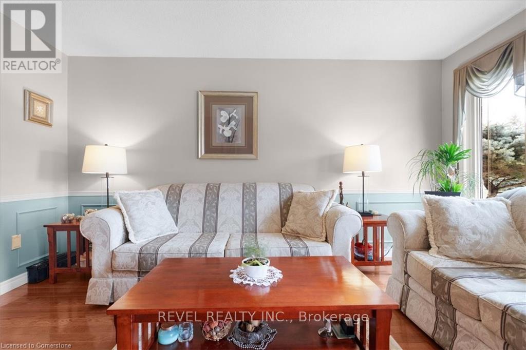 7994 Oakridge Drive, Niagara Falls, Ontario  L2H 2W1 - Photo 7 - X12091521