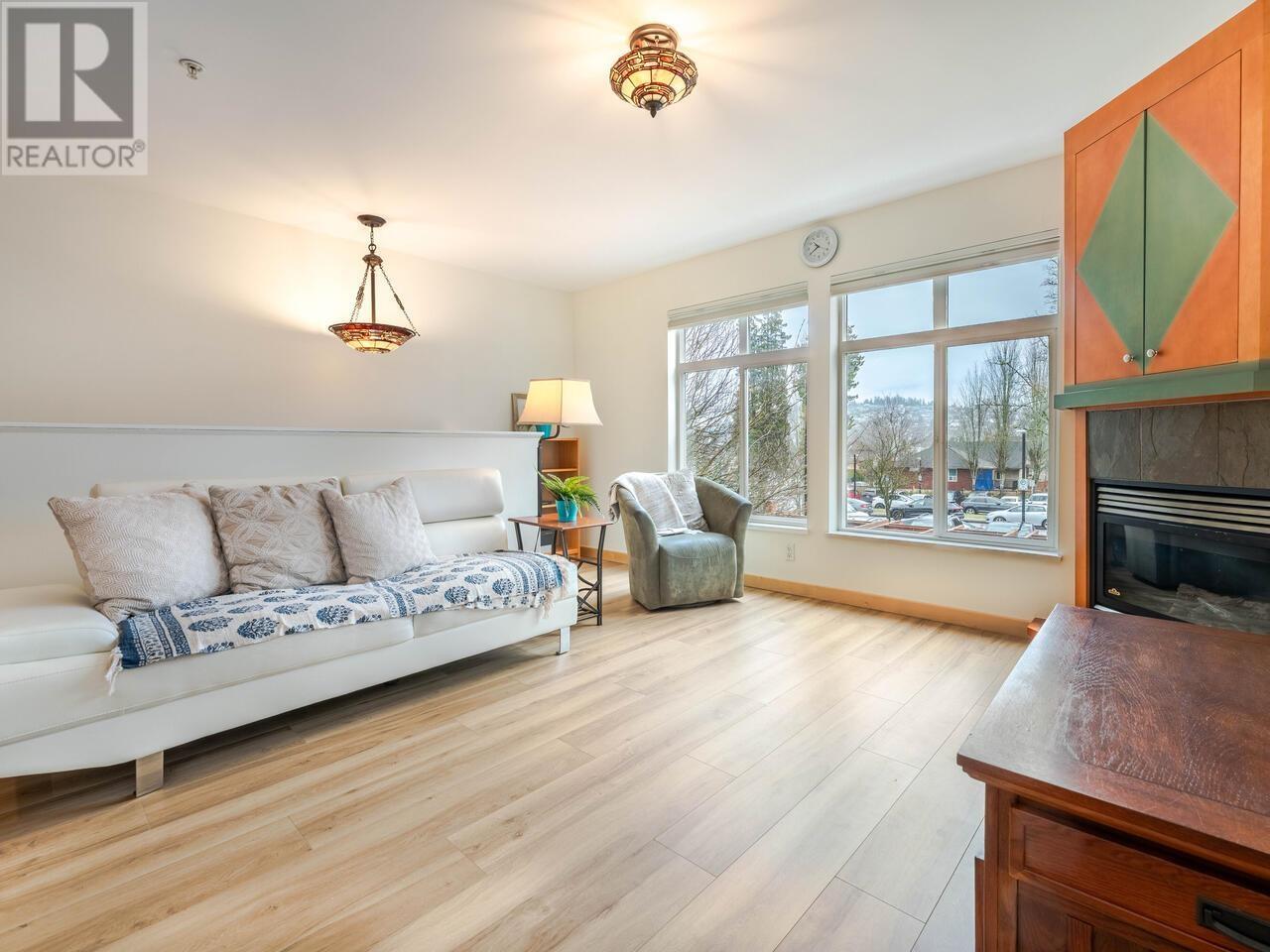 Listing Picture 12 of 40 : 108 4272 ALBERT STREET, Burnaby / 本拿比 - 魯藝地產 Yvonne Lu Group - MLS Medallion Club Member