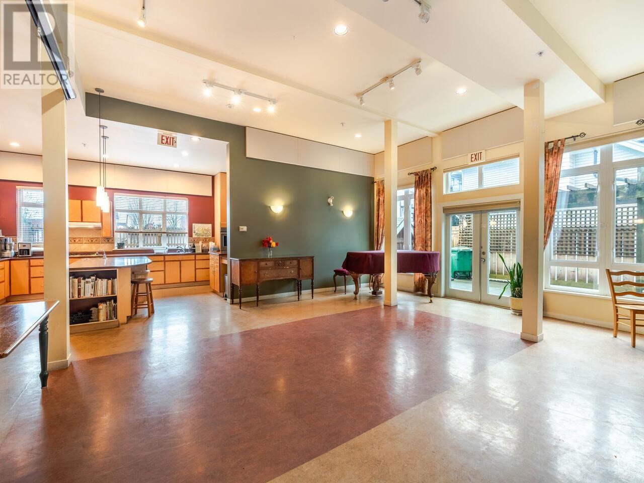 Listing Picture 37 of 40 : 108 4272 ALBERT STREET, Burnaby / 本拿比 - 魯藝地產 Yvonne Lu Group - MLS Medallion Club Member