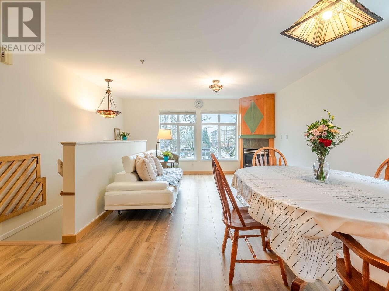 Listing Picture 8 of 40 : 108 4272 ALBERT STREET, Burnaby / 本拿比 - 魯藝地產 Yvonne Lu Group - MLS Medallion Club Member