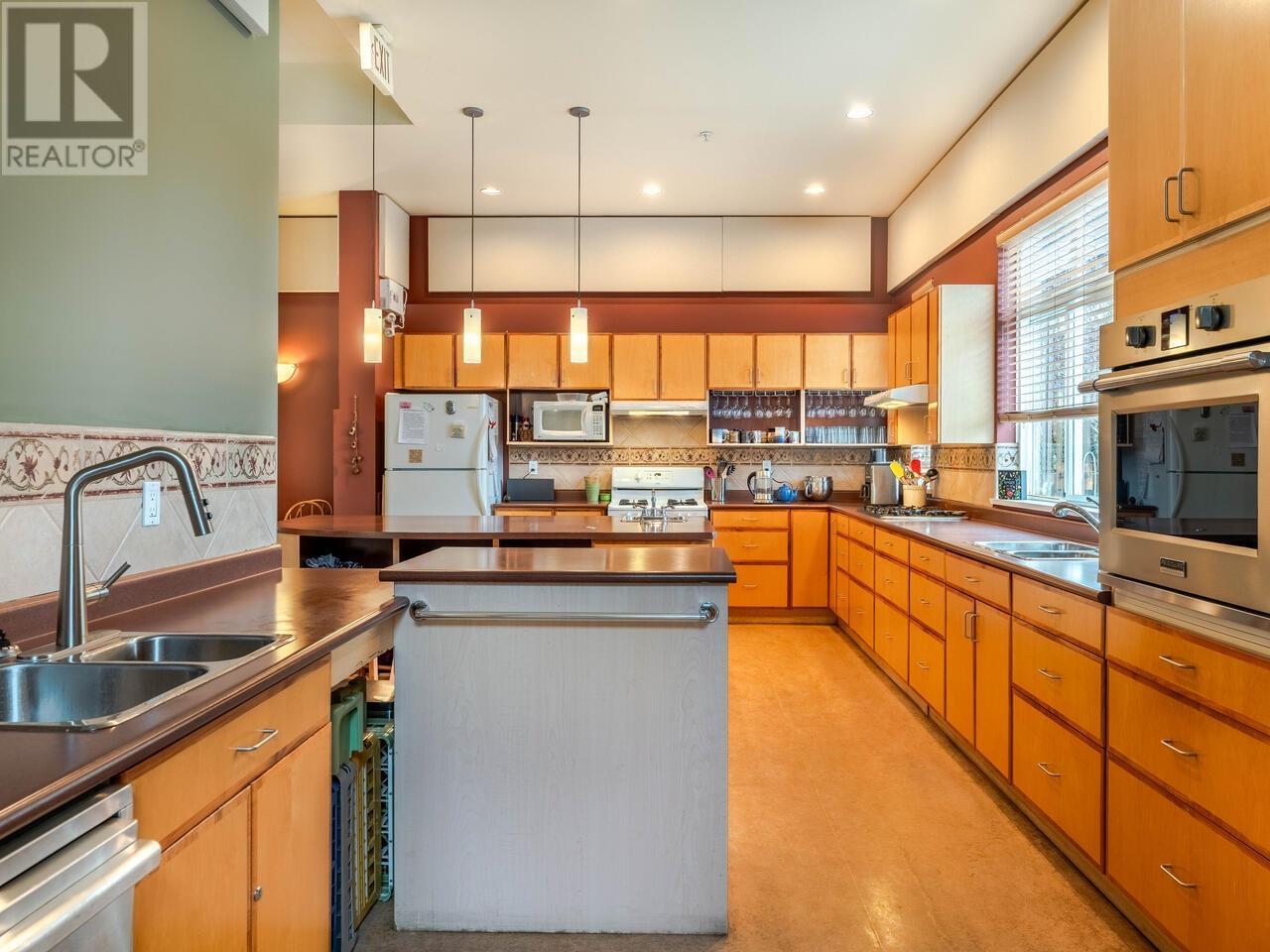 Listing Picture 34 of 40 : 108 4272 ALBERT STREET, Burnaby / 本拿比 - 魯藝地產 Yvonne Lu Group - MLS Medallion Club Member