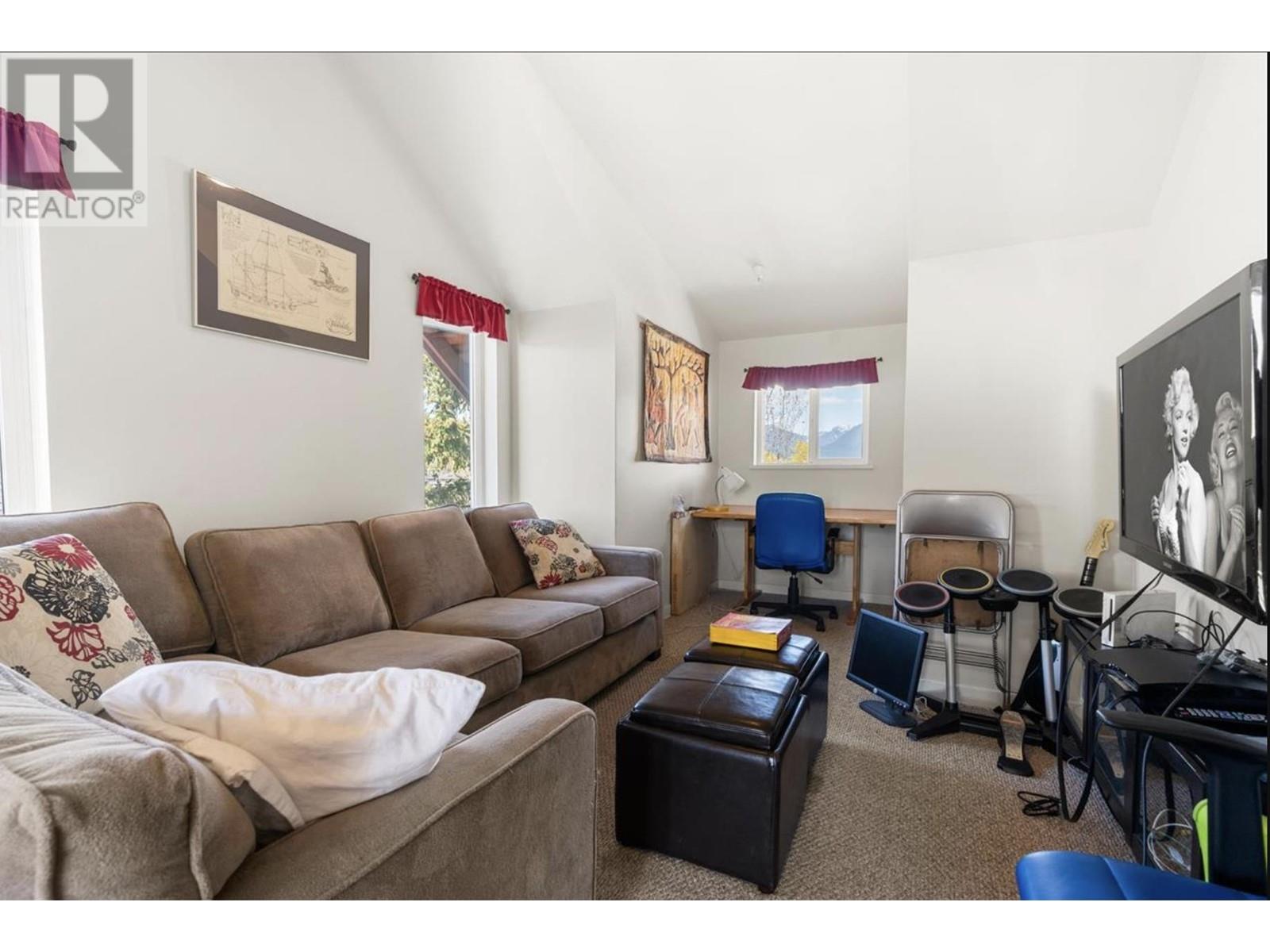 Listing Picture 39 of 40 : 108 4272 ALBERT STREET, Burnaby / 本拿比 - 魯藝地產 Yvonne Lu Group - MLS Medallion Club Member