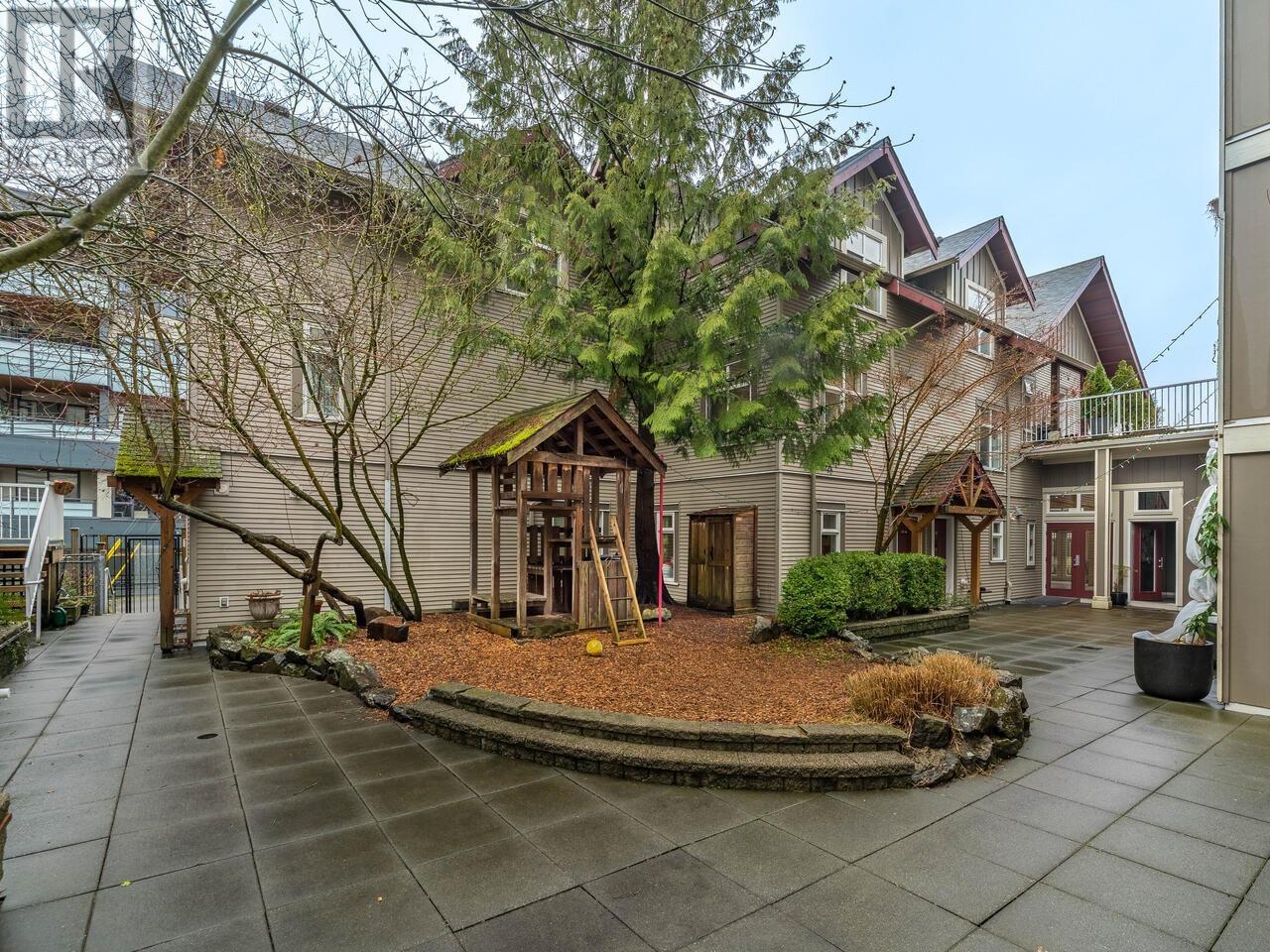 Listing Picture 27 of 40 : 108 4272 ALBERT STREET, Burnaby / 本拿比 - 魯藝地產 Yvonne Lu Group - MLS Medallion Club Member