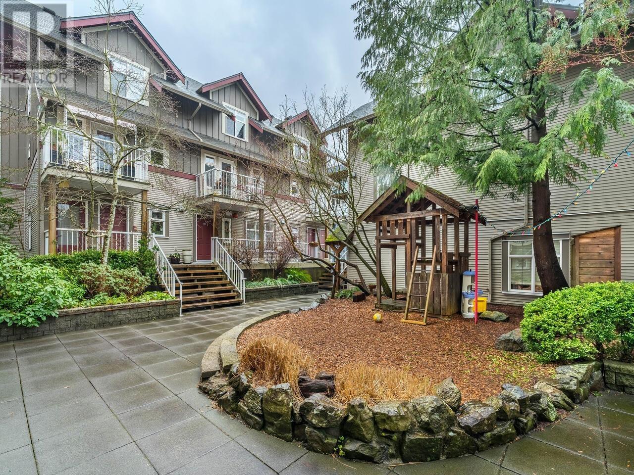 Listing Picture 28 of 40 : 108 4272 ALBERT STREET, Burnaby / 本拿比 - 魯藝地產 Yvonne Lu Group - MLS Medallion Club Member