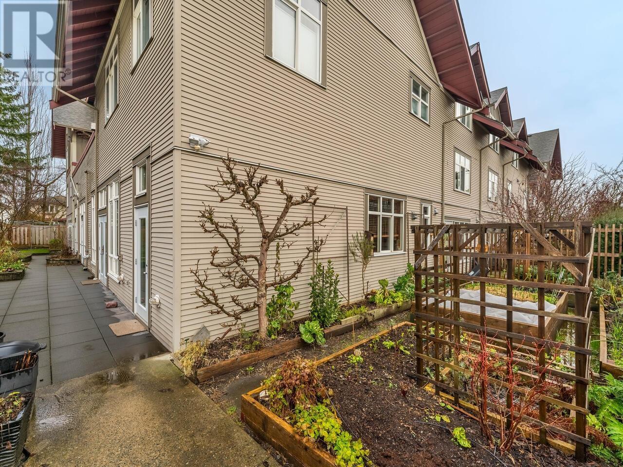 Listing Picture 29 of 40 : 108 4272 ALBERT STREET, Burnaby / 本拿比 - 魯藝地產 Yvonne Lu Group - MLS Medallion Club Member