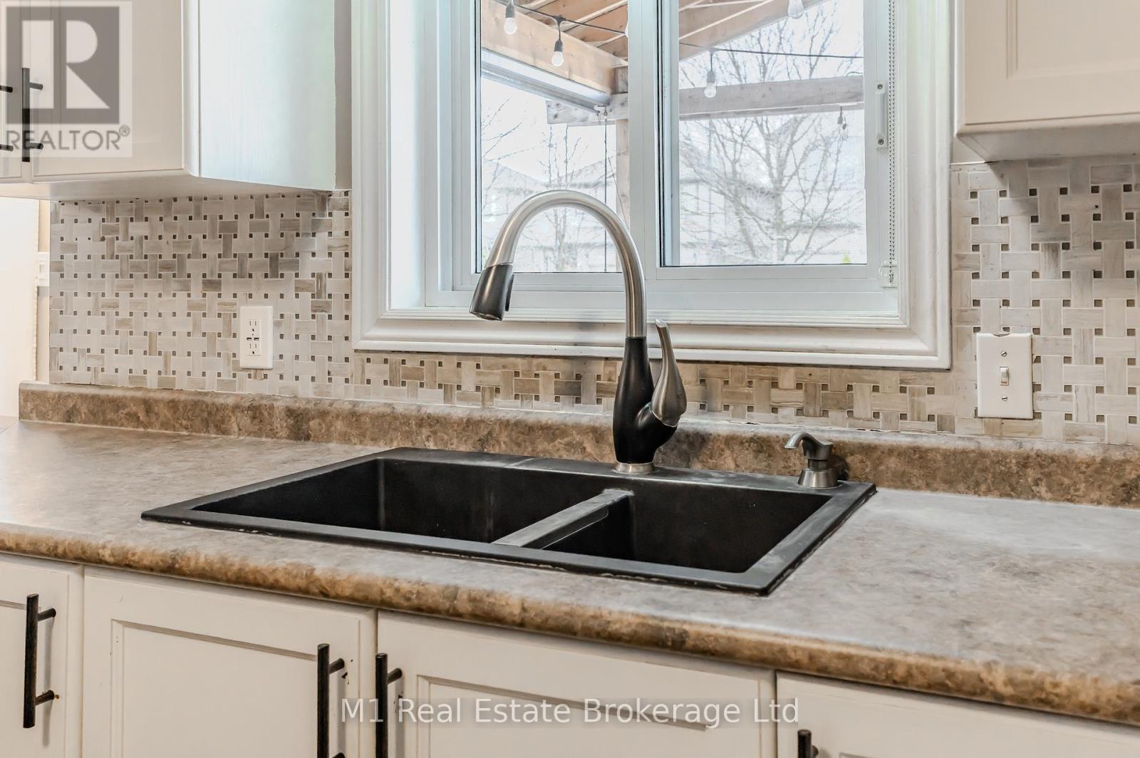 4 Endeavour Drive, Cambridge, Ontario  N3C 4C4 - Photo 11 - X12091574