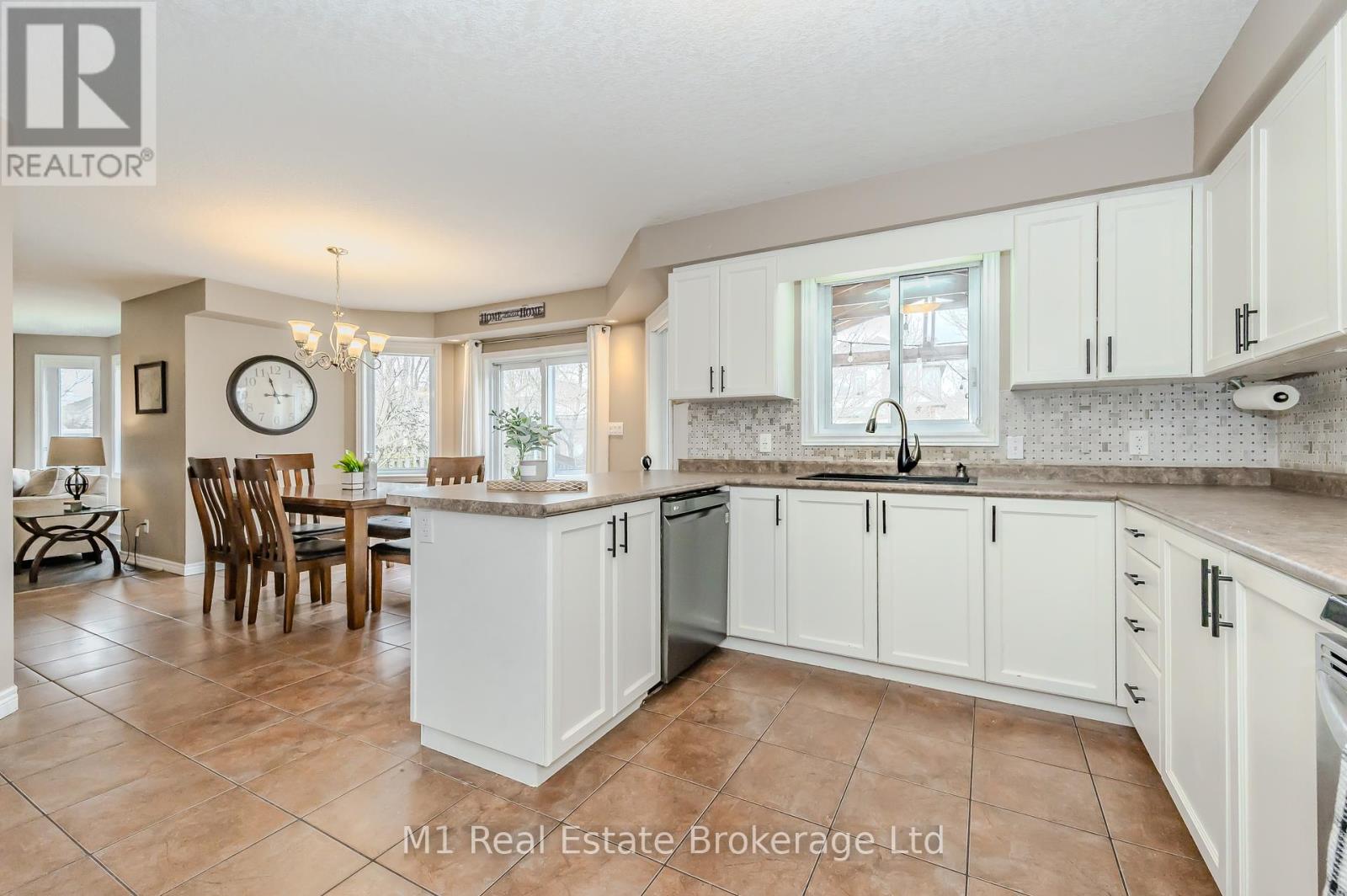 4 Endeavour Drive, Cambridge, Ontario  N3C 4C4 - Photo 12 - X12091574