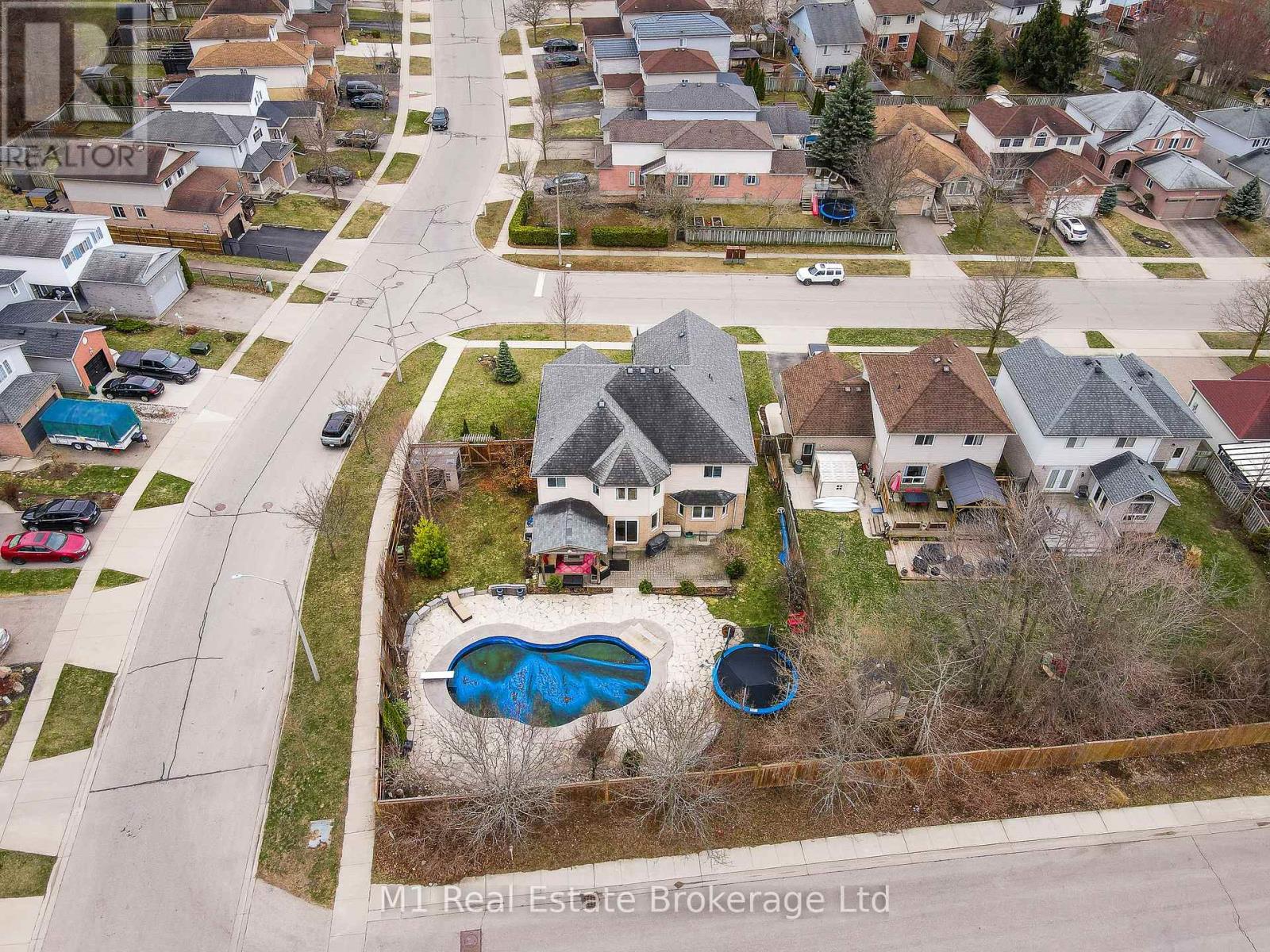 4 Endeavour Drive, Cambridge, Ontario  N3C 4C4 - Photo 3 - X12091574