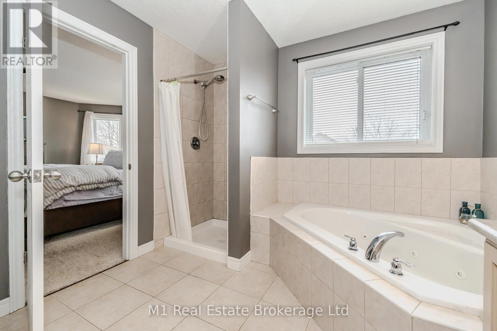4 Endeavour Drive, Cambridge, Ontario  N3C 4C4 - Photo 31 - X12091574