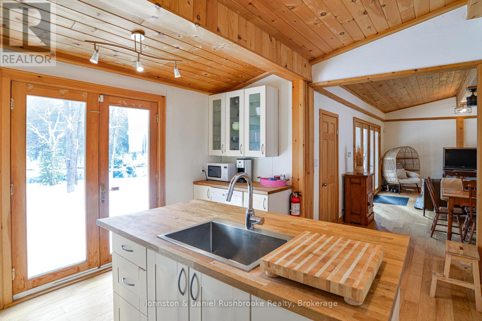 1217 Sherwood Forest Road, Bracebridge, Ontario  P1L 1X3 - Photo 13 - X12091582