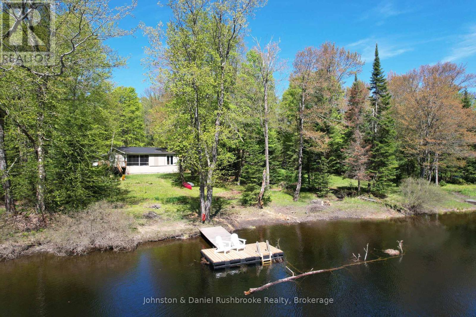 1217 Sherwood Forest Road, Bracebridge, Ontario  P1L 1X3 - Photo 3 - X12091582