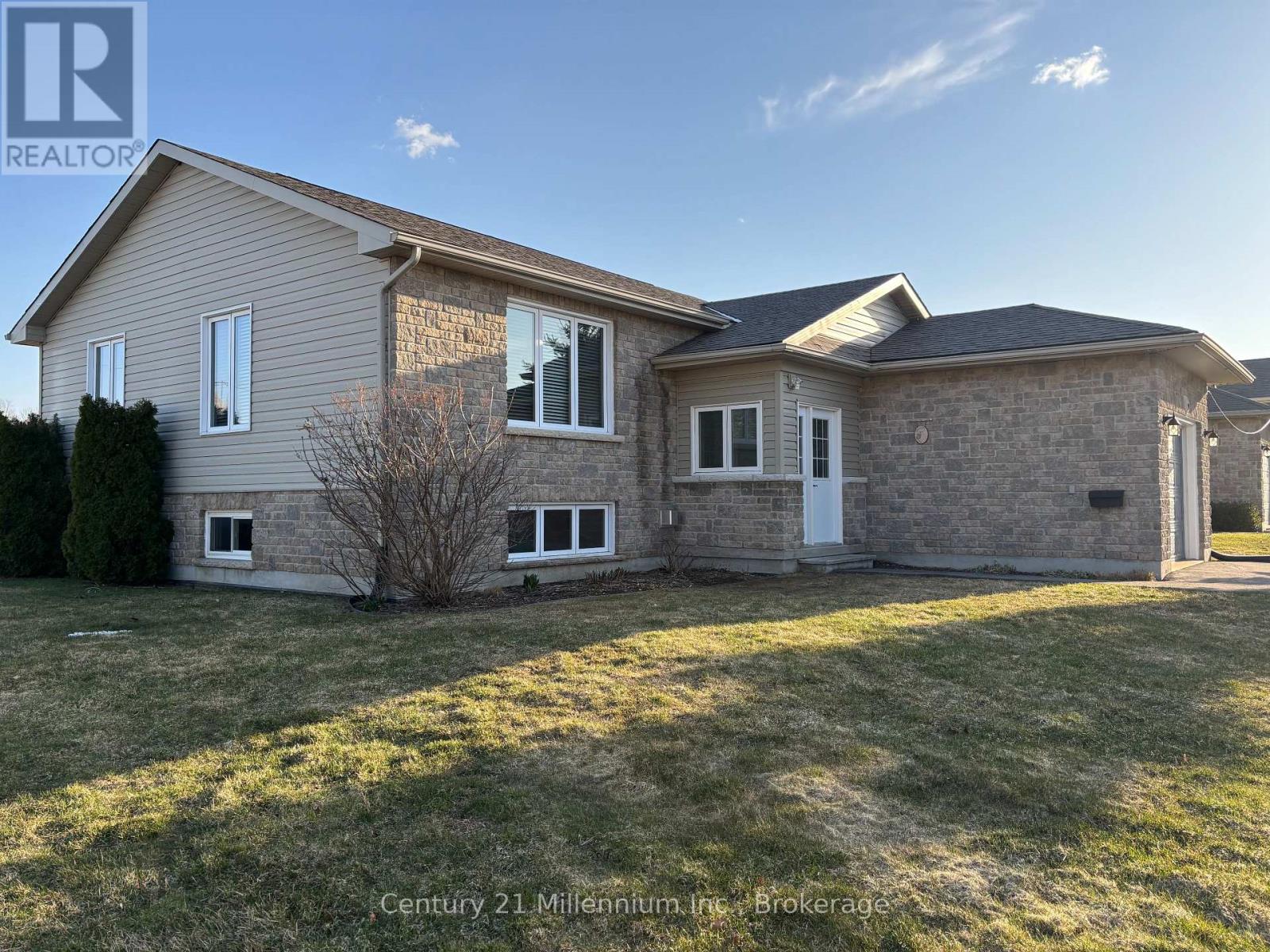 2 St Andrews Drive, Meaford, Ontario  N4L 0A2 - Photo 6 - X12088148
