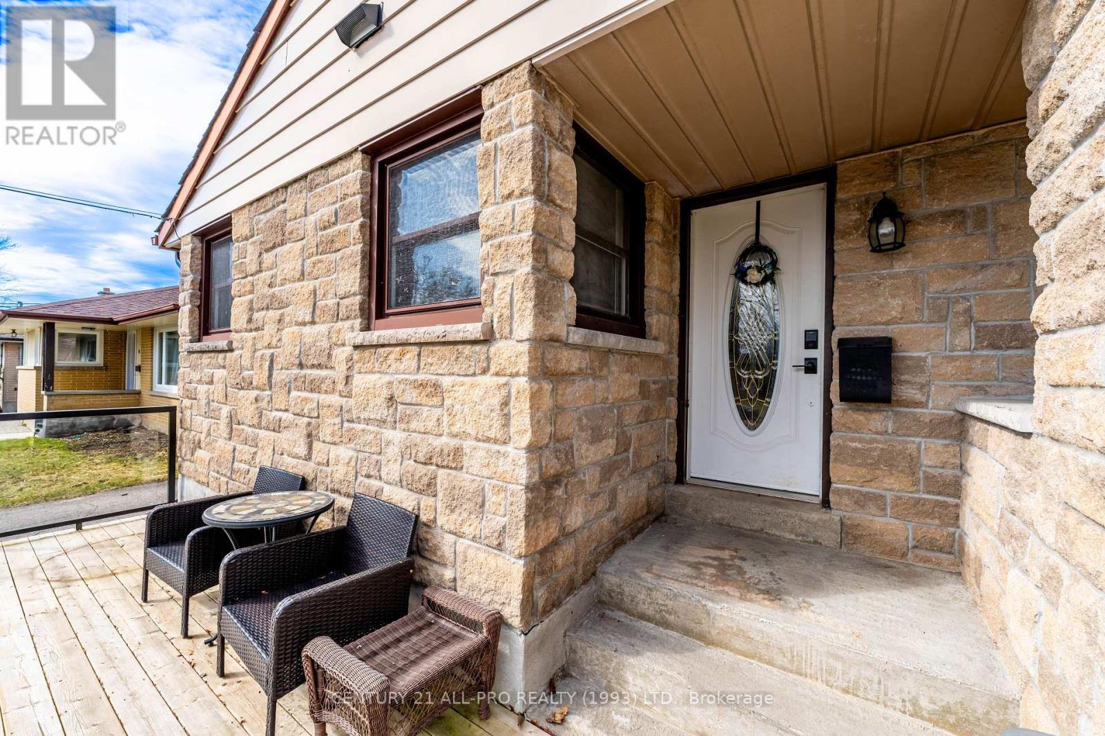 Property at 621 RUTH STREET image 3