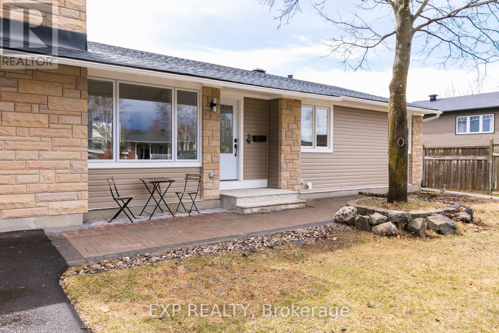 Property at 12 BARRHAVEN CRESCENT image 2