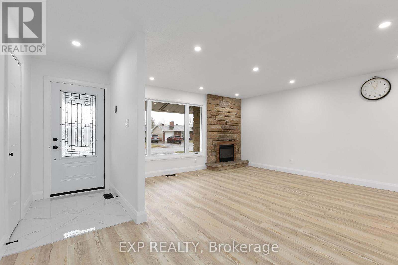 Property at 12 BARRHAVEN CRESCENT image 3