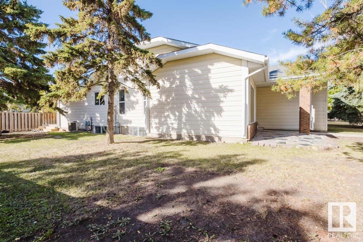 Property at 16806 91 ST NW image 4