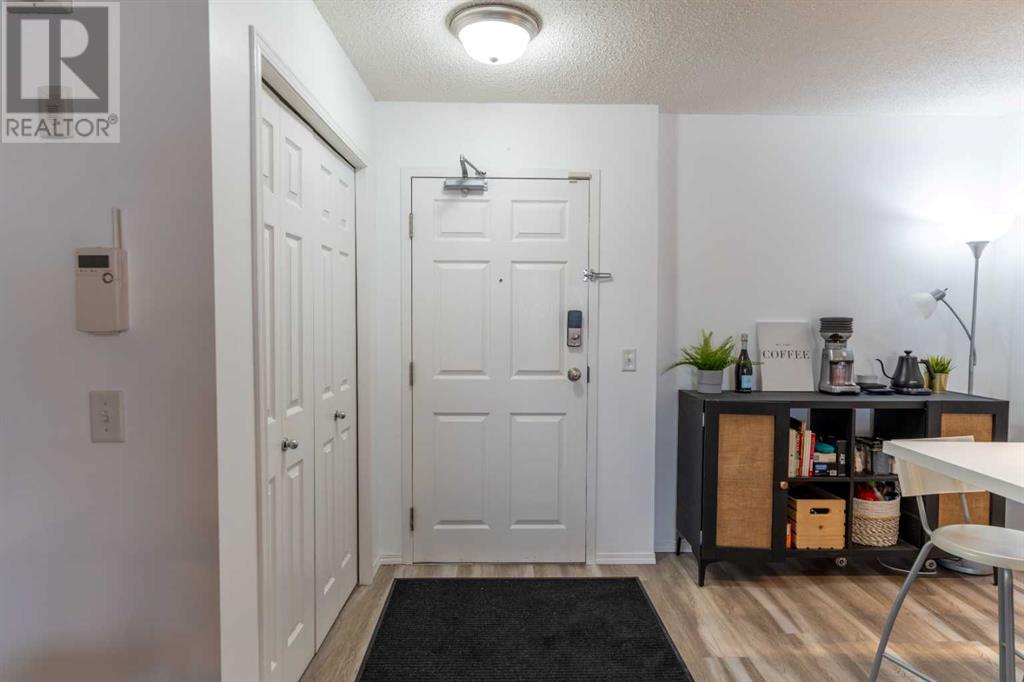 104, 9 Country Village Bay Ne, Calgary, Alberta  T3K 5J8 - Photo 6 - A2207821