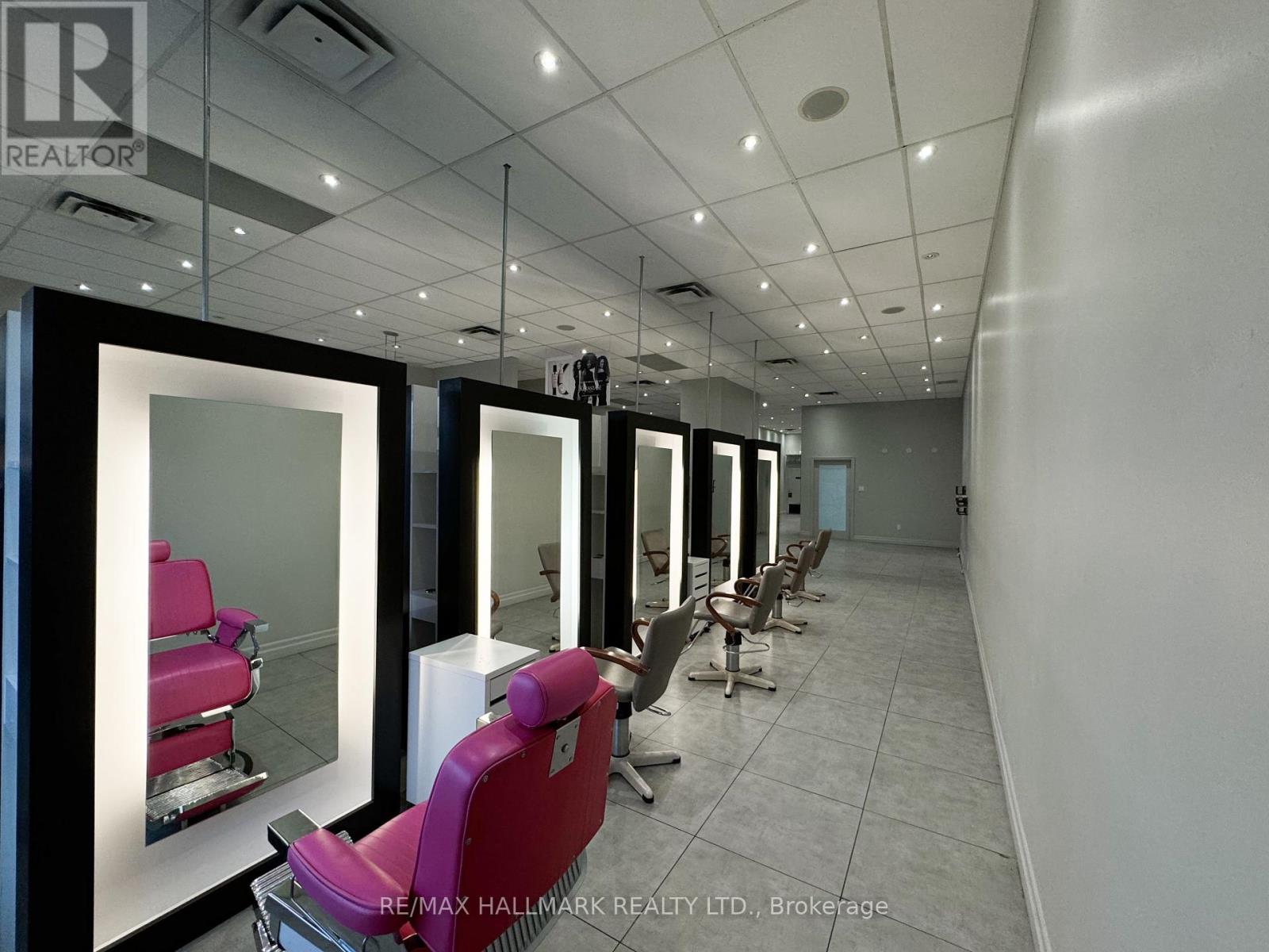 7 - 2 Allaura Boulevard E, Aurora, Ontario  L4G 3S5 - Photo 4 - N12091585