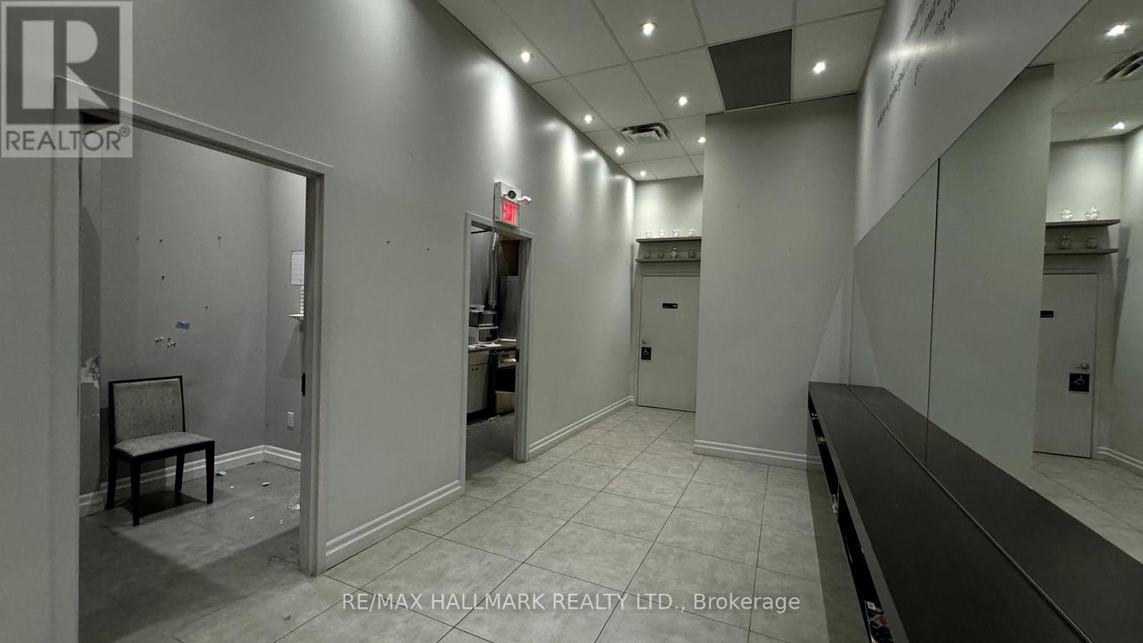 7 - 2 Allaura Boulevard E, Aurora, Ontario  L4G 3S5 - Photo 8 - N12091585