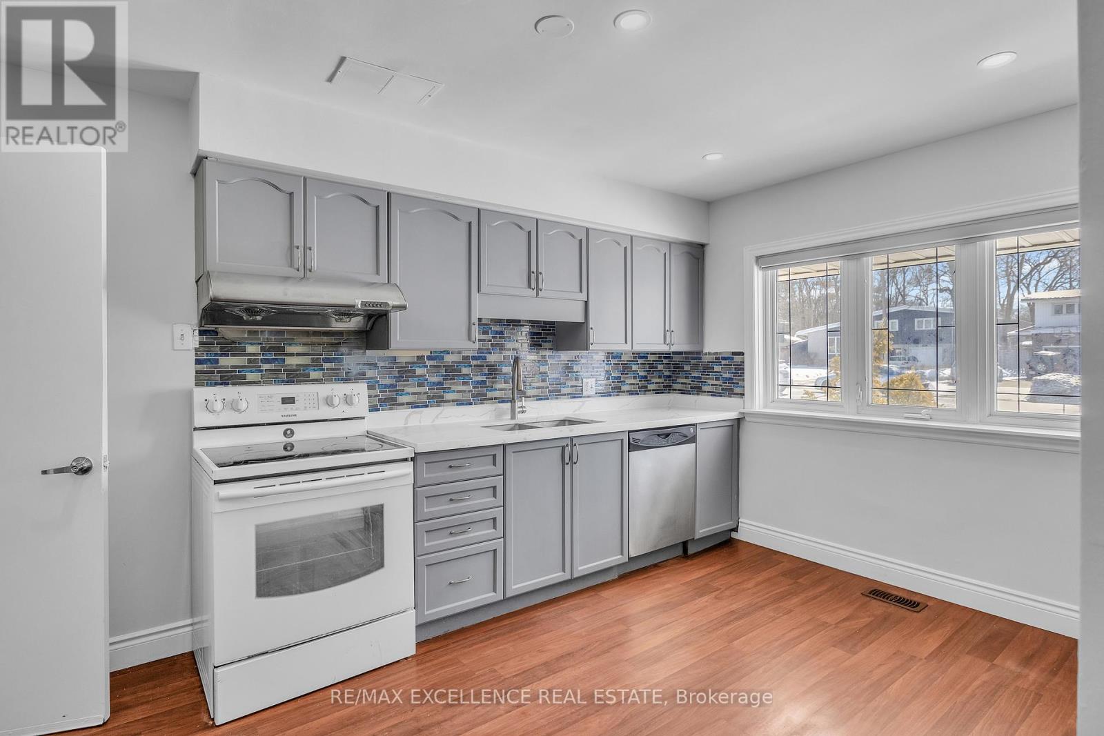 234 Erb Street, Waterloo, Ontario  N2J 1M8 - Photo 10 - X12091619