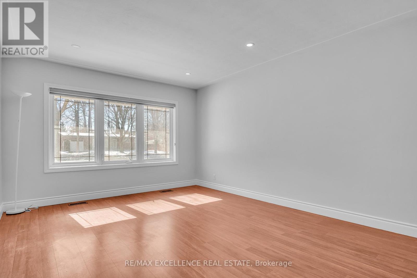 234 Erb Street, Waterloo, Ontario  N2J 1M8 - Photo 4 - X12091619