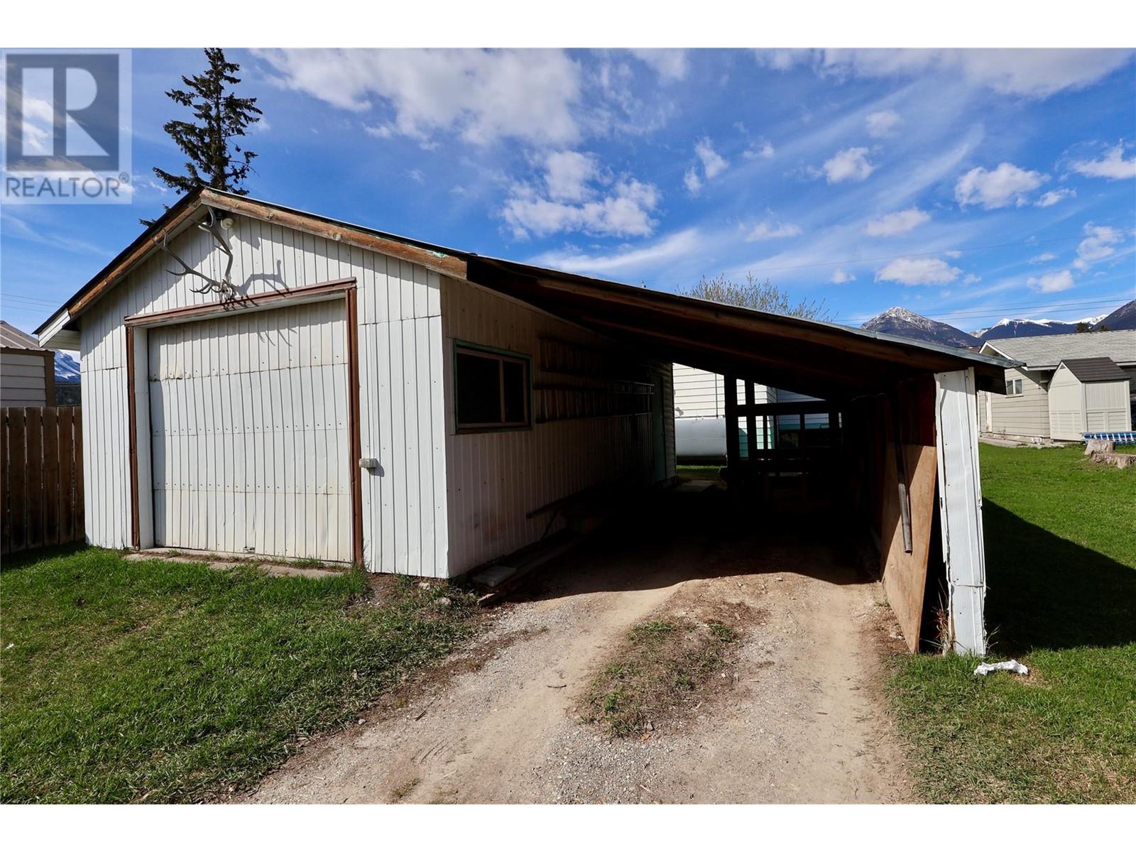 804 13th Street S, Golden, British Columbia  V0A 1H0 - Photo 5 - 10344122