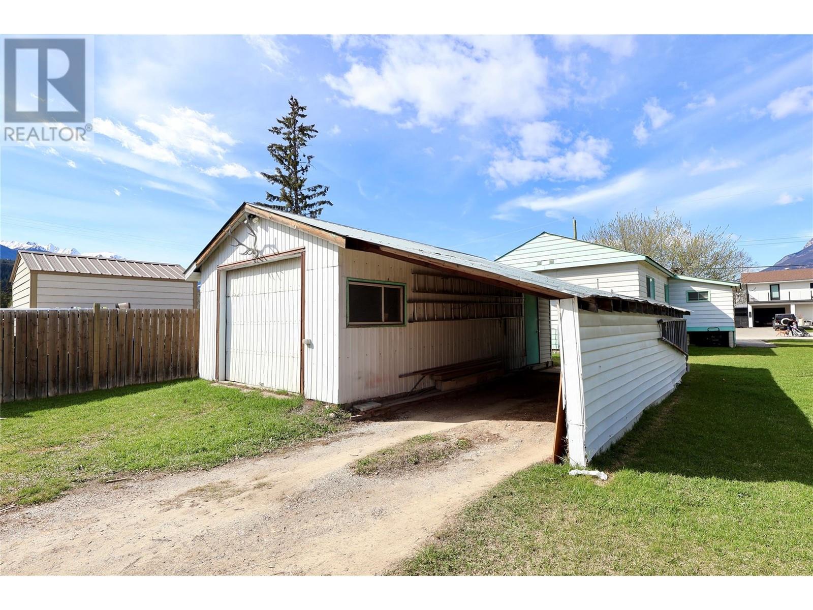 804 13th Street S, Golden, British Columbia  V0A 1H0 - Photo 6 - 10344122