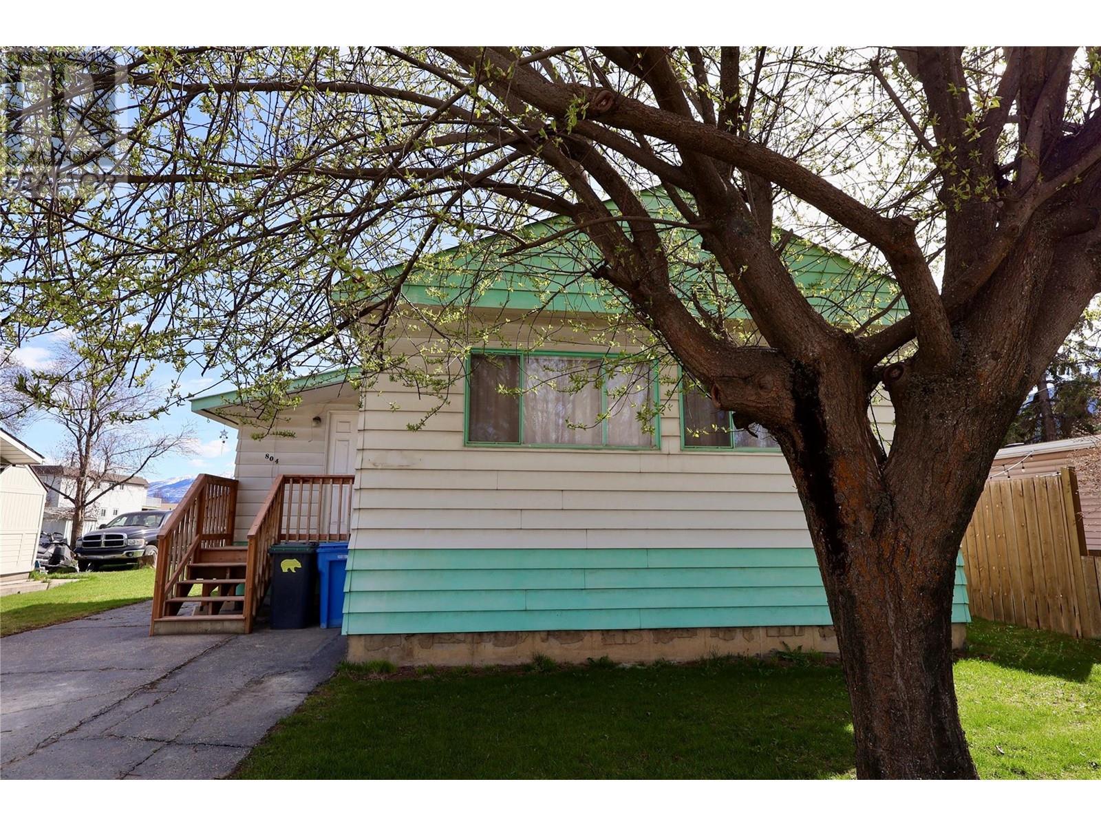 804 13th Street S, Golden, British Columbia  V0A 1H0 - Photo 2 - 10344122