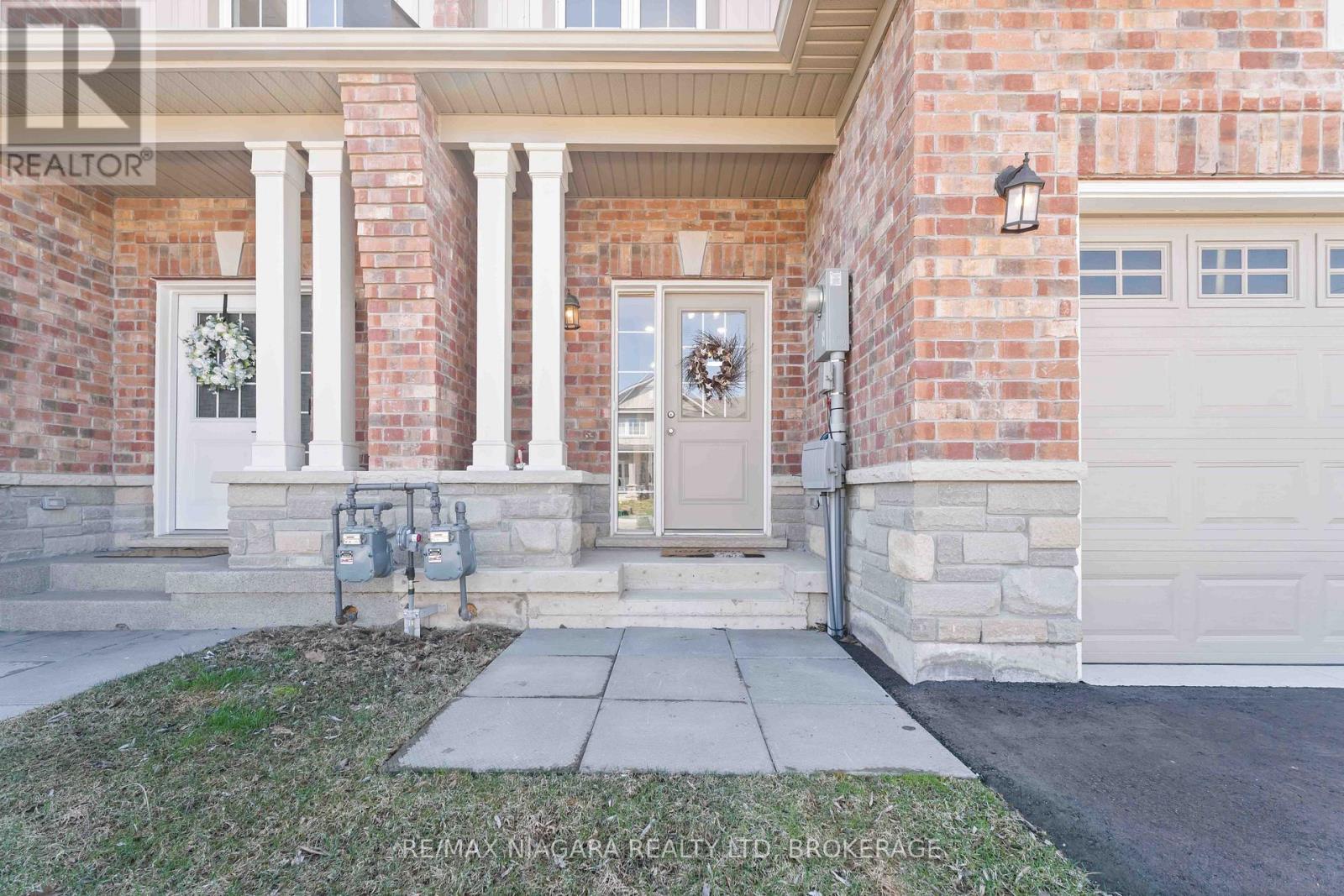 447 Viking Street, Fort Erie, Ontario  L2A 0E3 - Photo 2 - X12091628