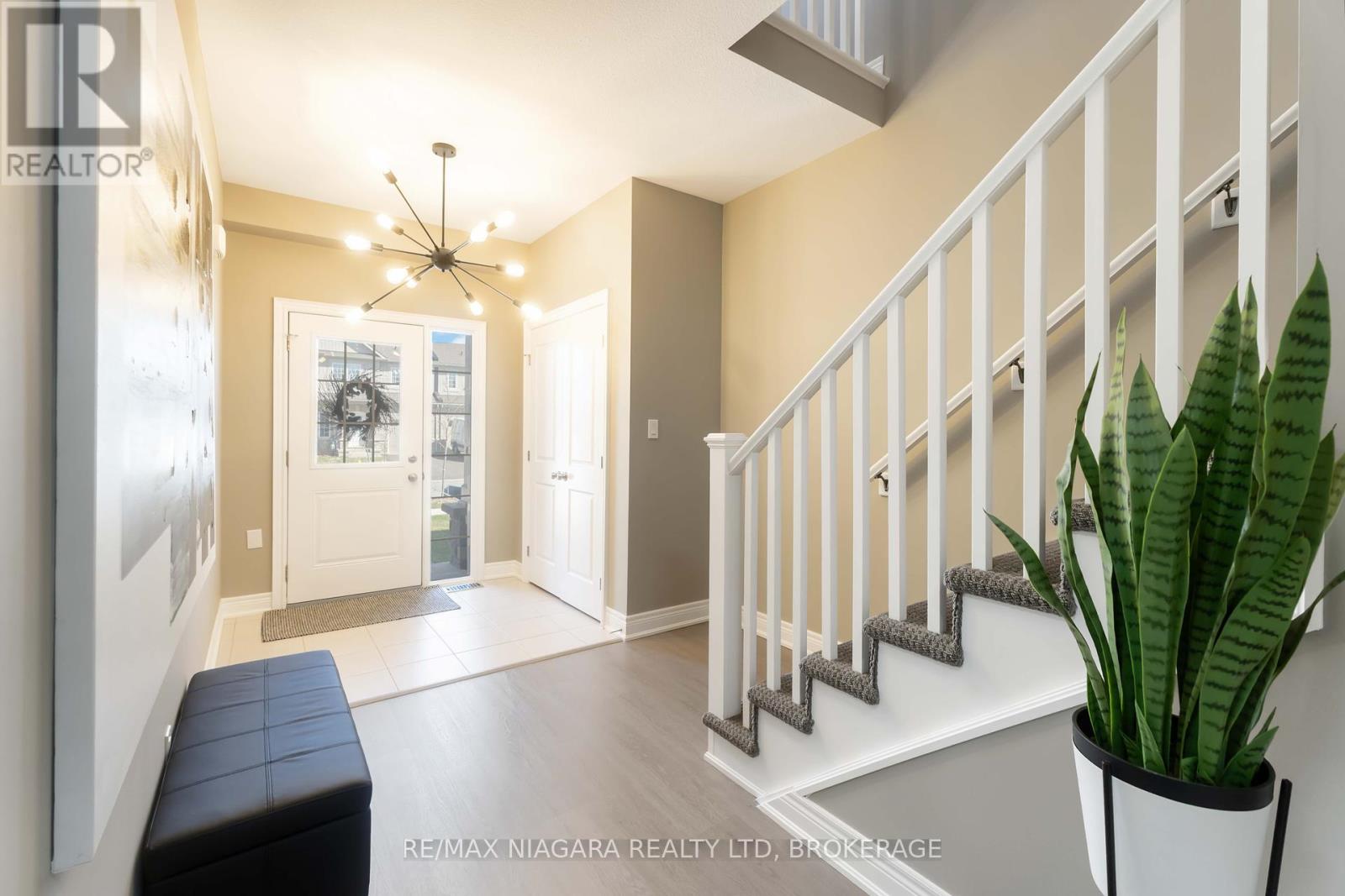 447 Viking Street, Fort Erie, Ontario  L2A 0E3 - Photo 4 - X12091628