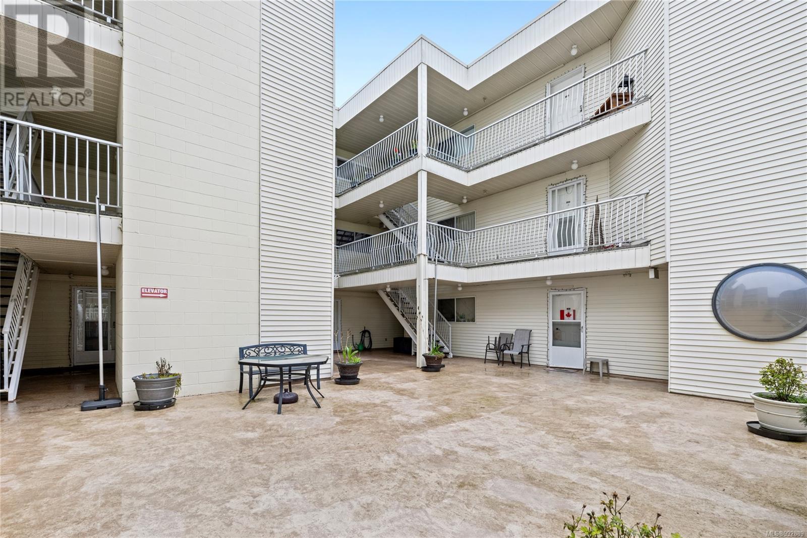 Property at 401 225 Cypress St image 3