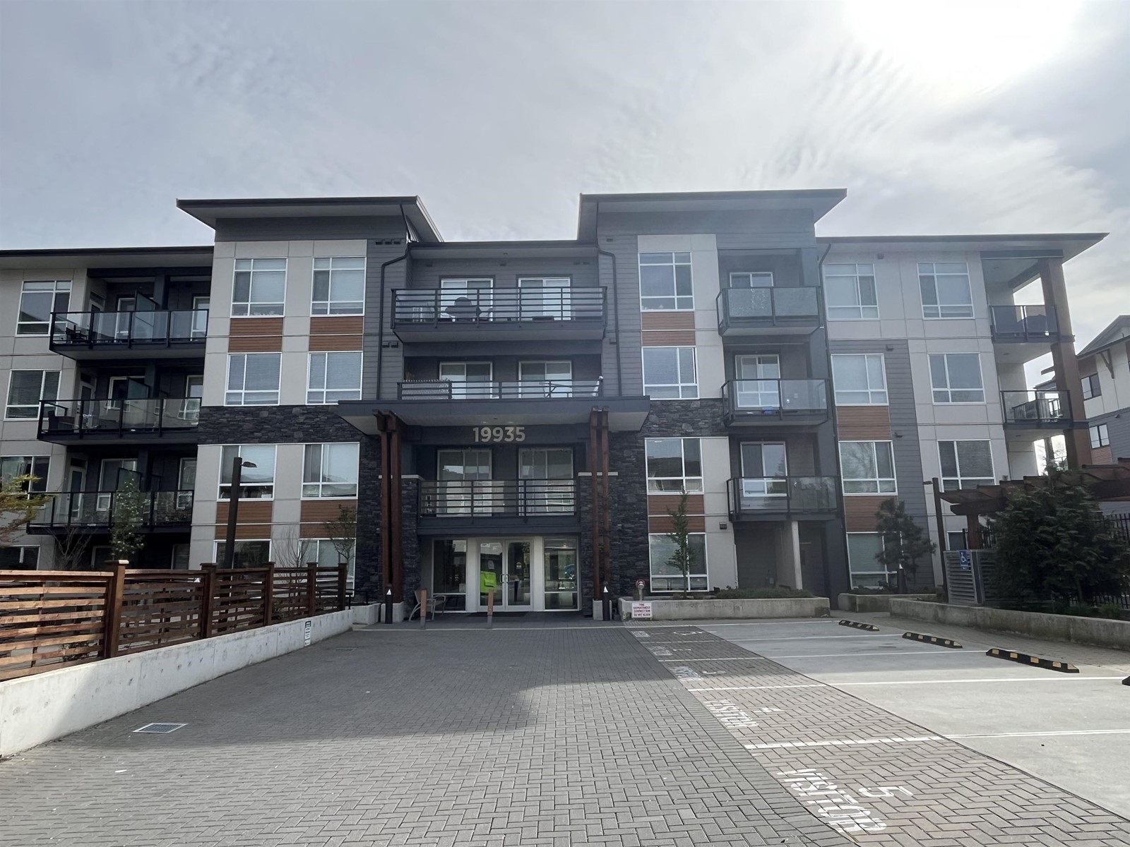 223 19935 75a Avenue, Langley, British Columbia  V2Y 4L6 - Photo 2 - R2990254