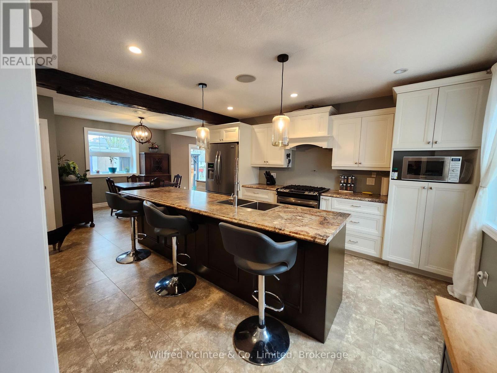 135 Catherine Street, North Huron, Ontario  N0G 2W0 - Photo 4 - X12091653