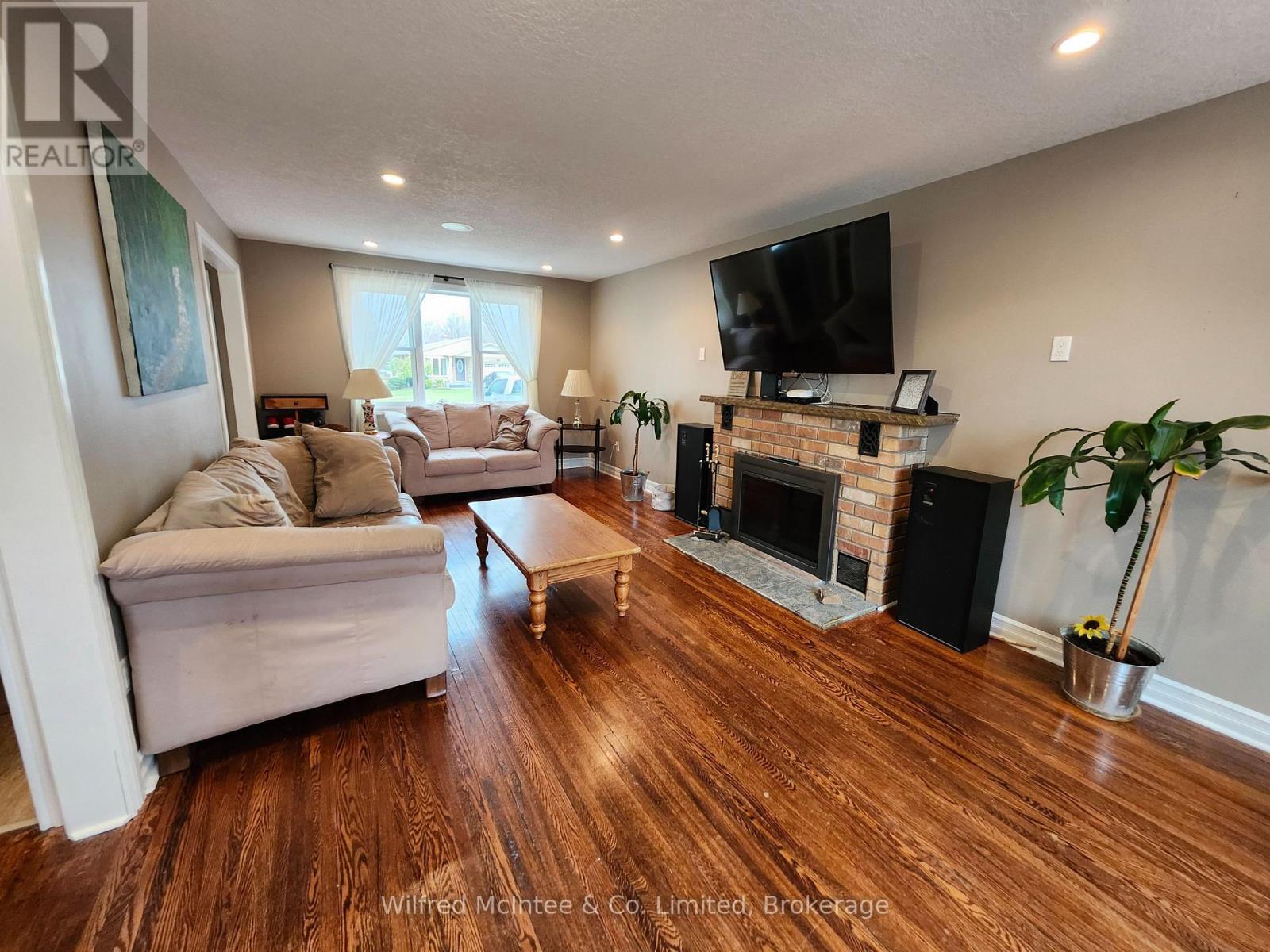 135 Catherine Street, North Huron, Ontario  N0G 2W0 - Photo 7 - X12091653