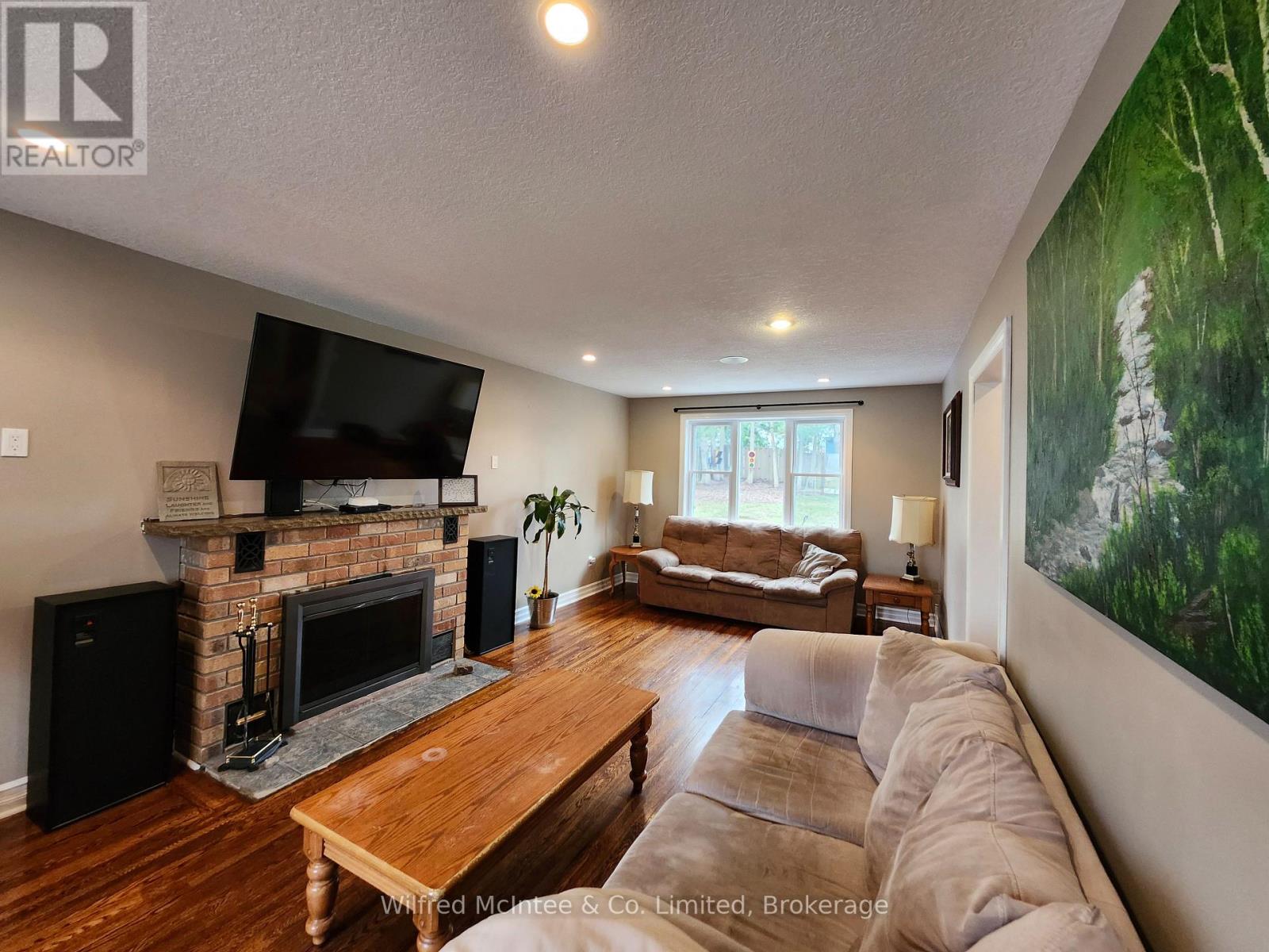 135 Catherine Street, North Huron, Ontario  N0G 2W0 - Photo 9 - X12091653