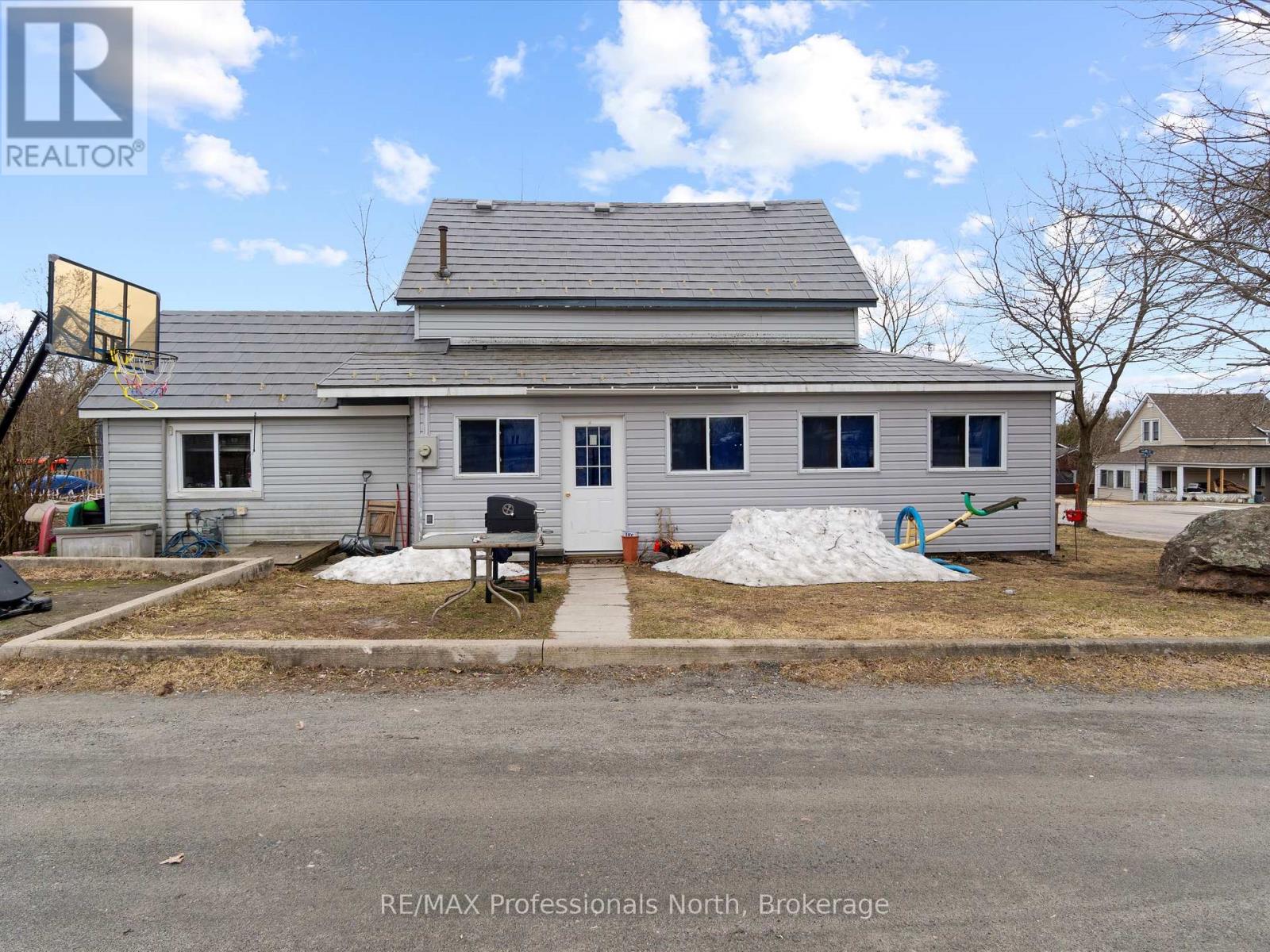 950 Muskoka Road S, Gravenhurst, Ontario  P1P 1K3 - Photo 16 - X12091668