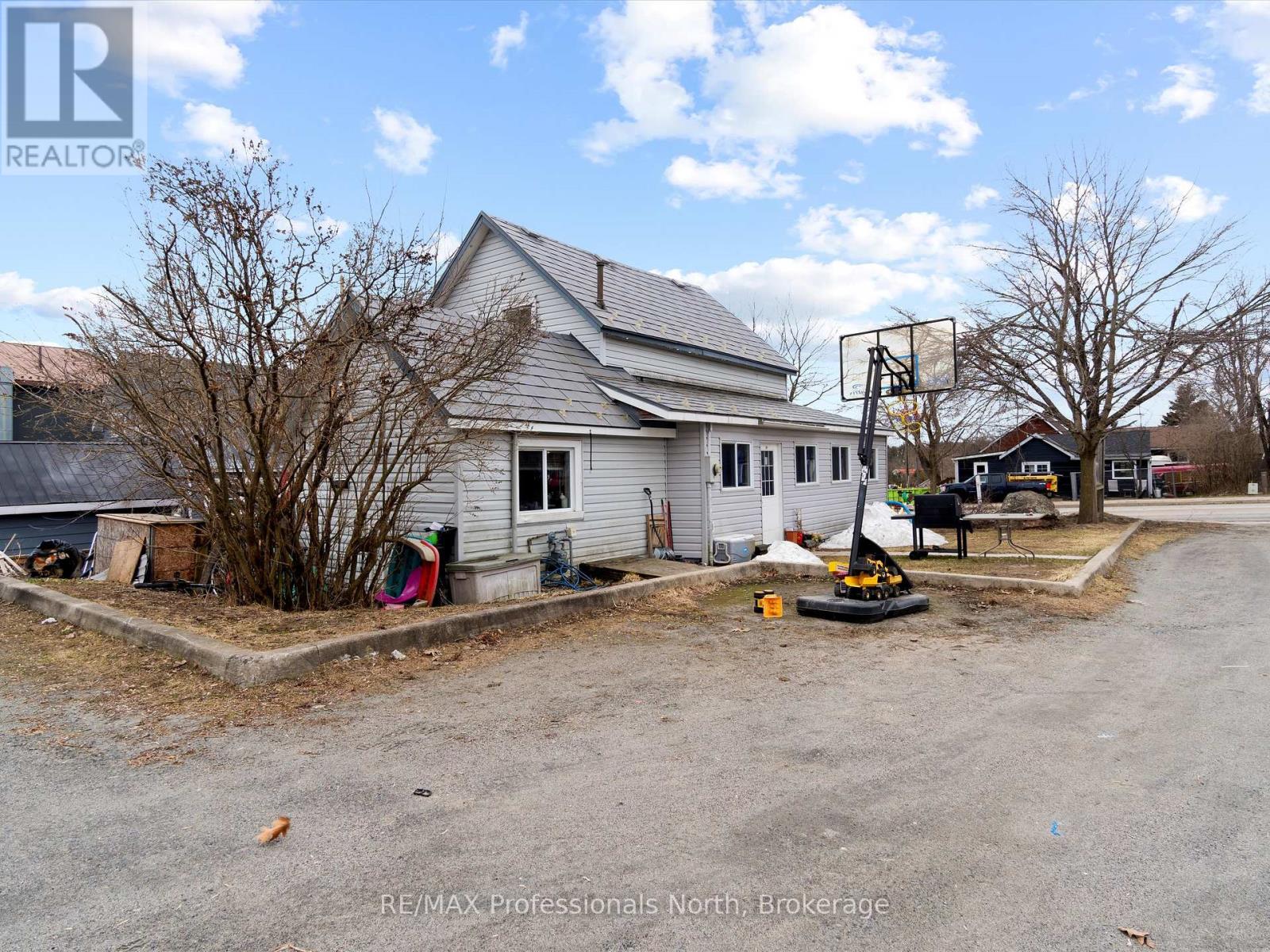 950 Muskoka Road S, Gravenhurst, Ontario  P1P 1K3 - Photo 17 - X12091668