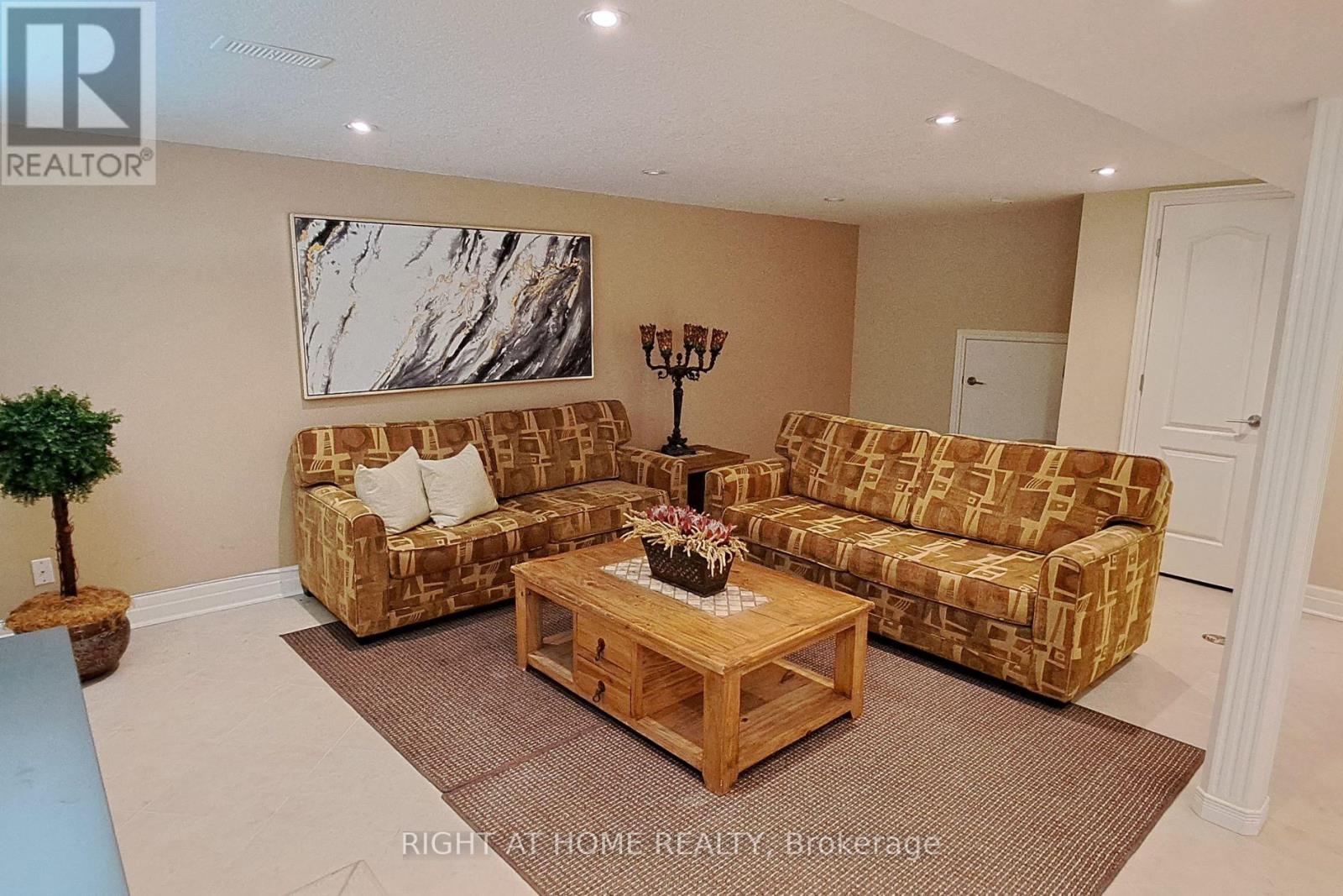 643 Lakelands Avenue, Innisfil, Ontario  L9S 4E5 - Photo 11 - N12091645