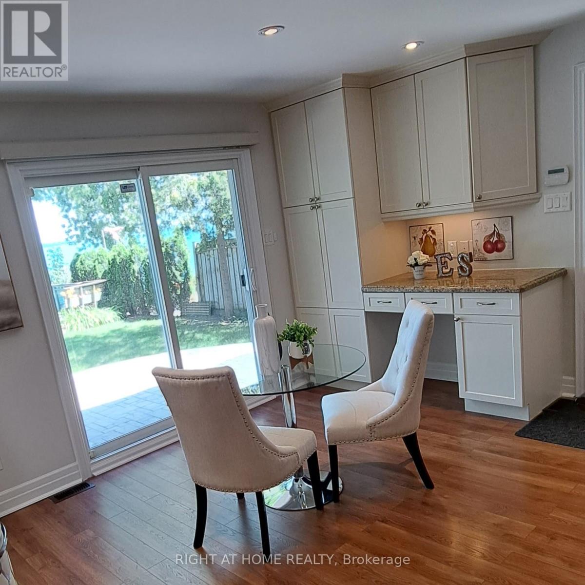 643 Lakelands Avenue, Innisfil, Ontario  L9S 4E5 - Photo 6 - N12091645