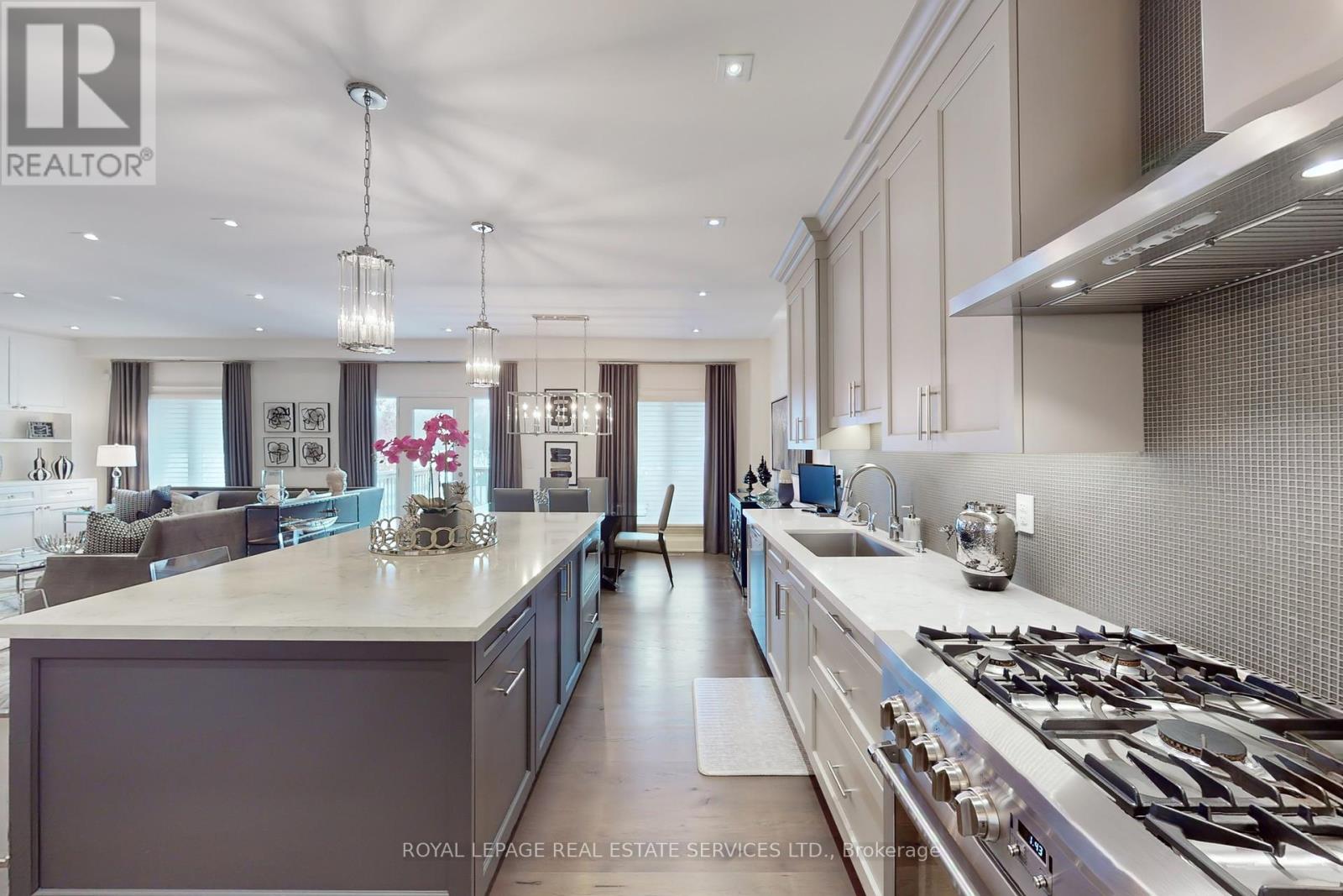 696 Glengrove Avenue, Toronto, Ontario  M6B 3J7 - Photo 10 - C12091042