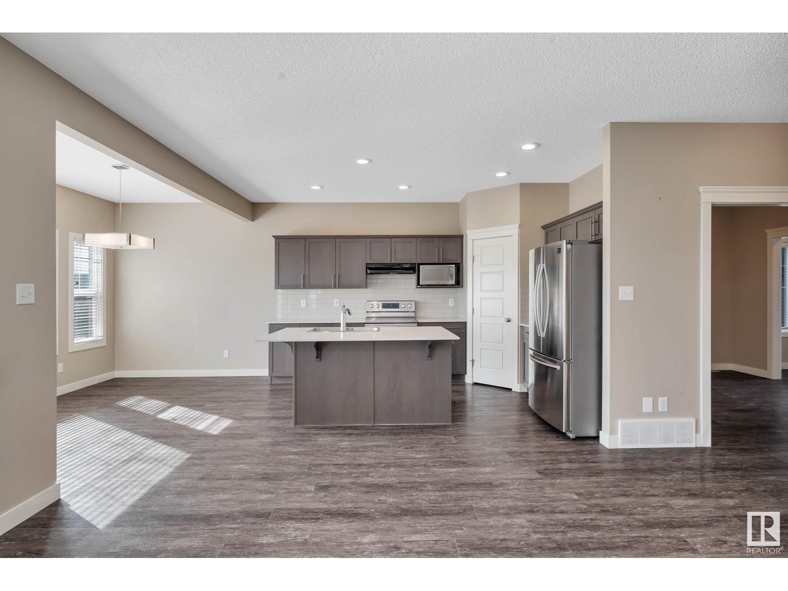 Property at 9863 222 ST NW image 3