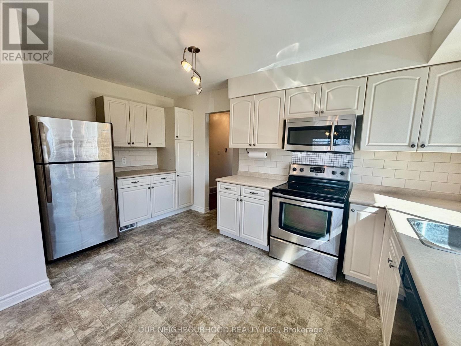 5941 Brooks Crescent, Niagara Falls, Ontario  L2J 1N4 - Photo 6 - X12091646