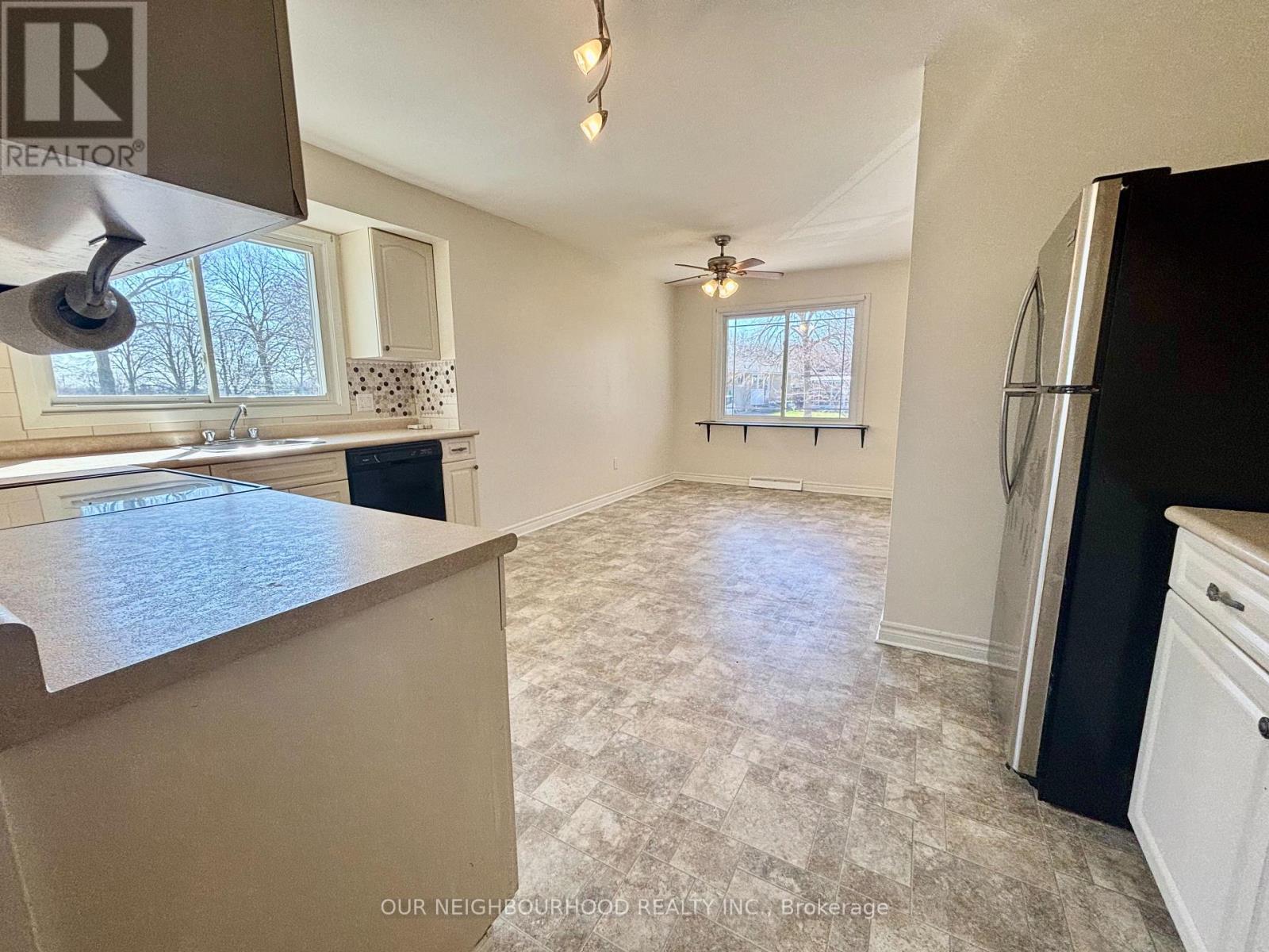 5941 Brooks Crescent, Niagara Falls, Ontario  L2J 1N4 - Photo 7 - X12091646