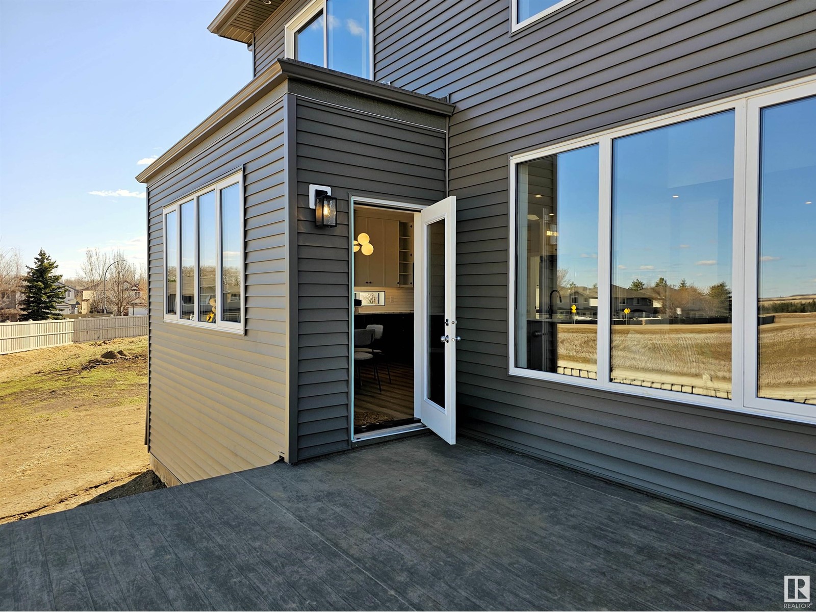 Property at 151 EASTGATE WAY image 3
