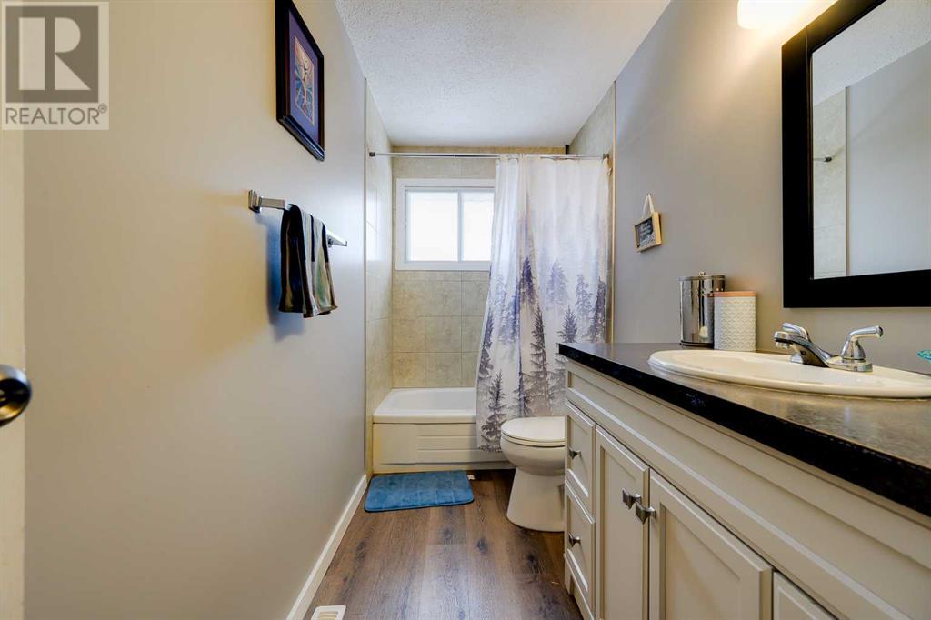 5306 & 5308 36a Street, Innisfail, Alberta  T4G 1G6 - Photo 35 - A2204475