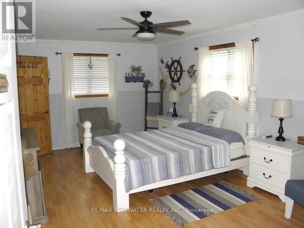 6238 London Road, Lambton Shores, Ontario  N0N 1J0 - Photo 15 - X12091722
