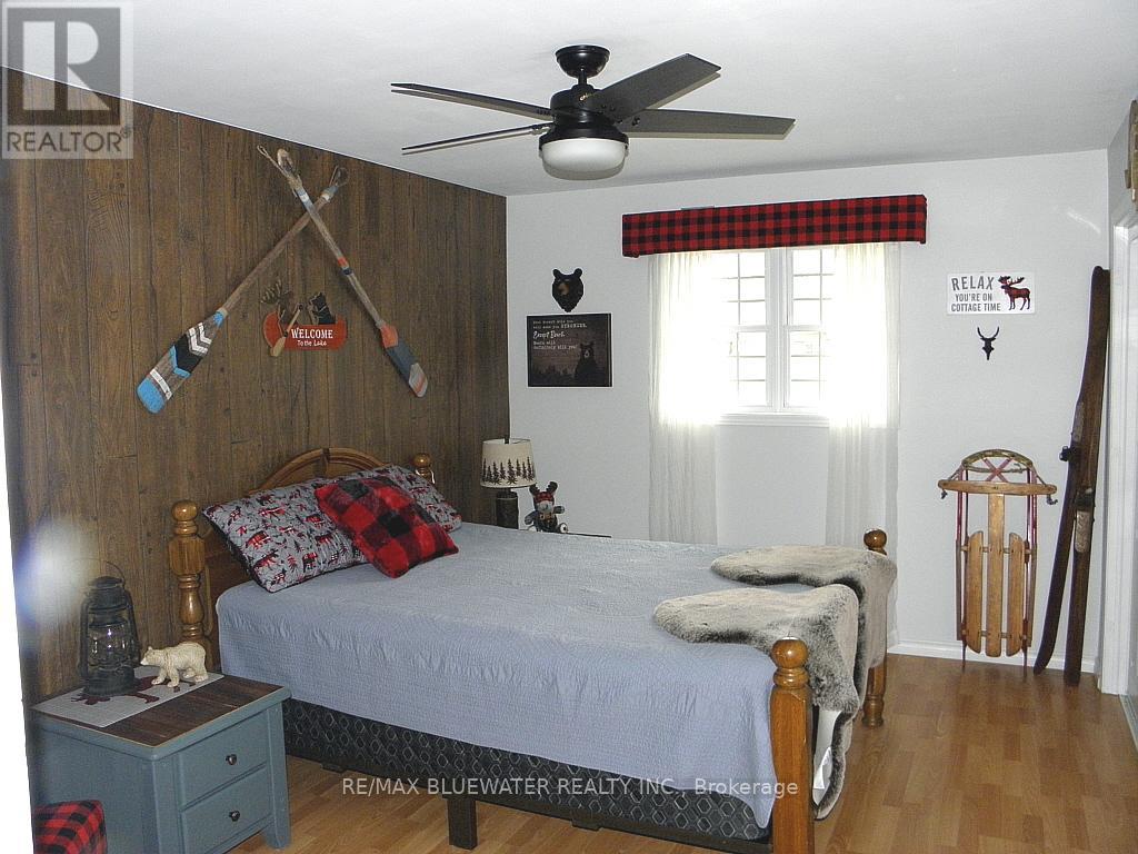 6238 London Road, Lambton Shores, Ontario  N0N 1J0 - Photo 18 - X12091722