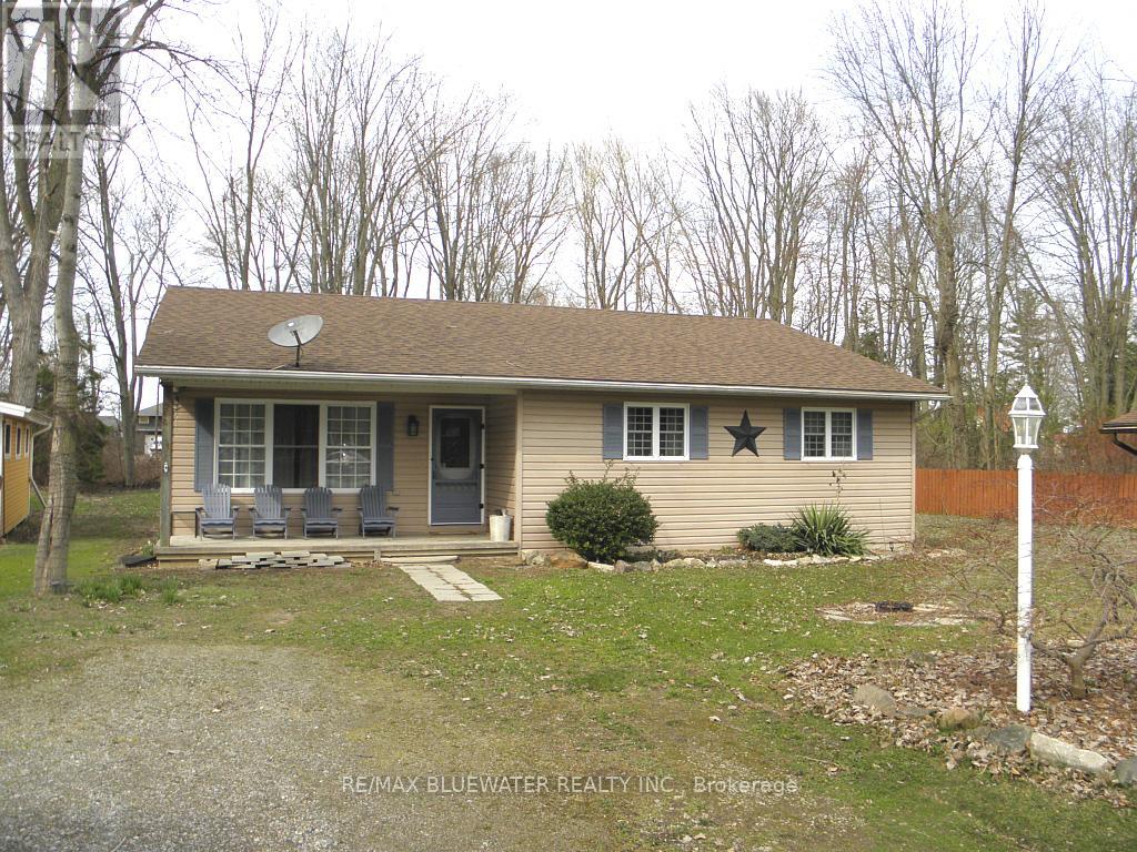 6238 London Road, Lambton Shores, Ontario  N0N 1J0 - Photo 2 - X12091722